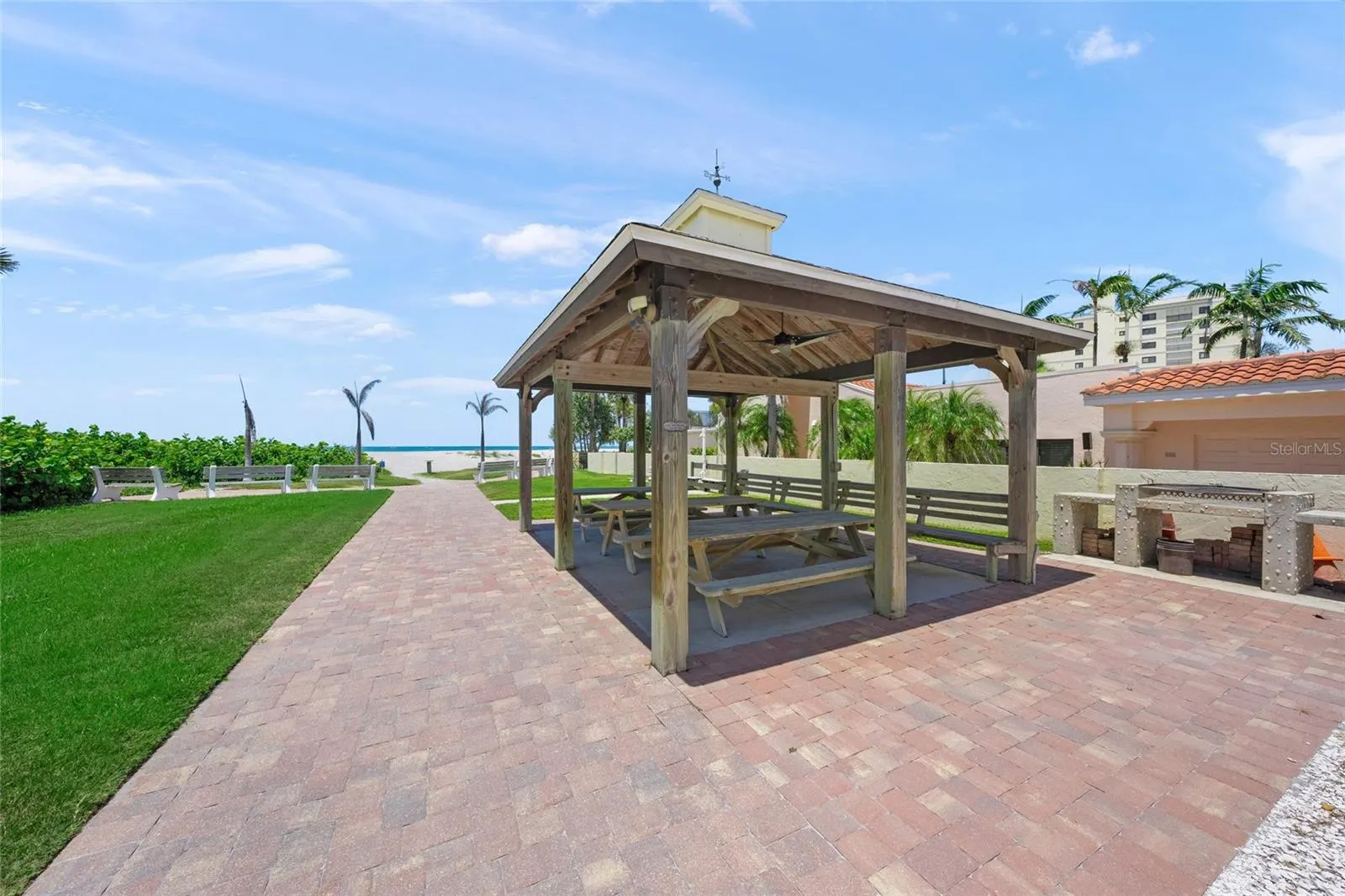 423 SPADARO DR