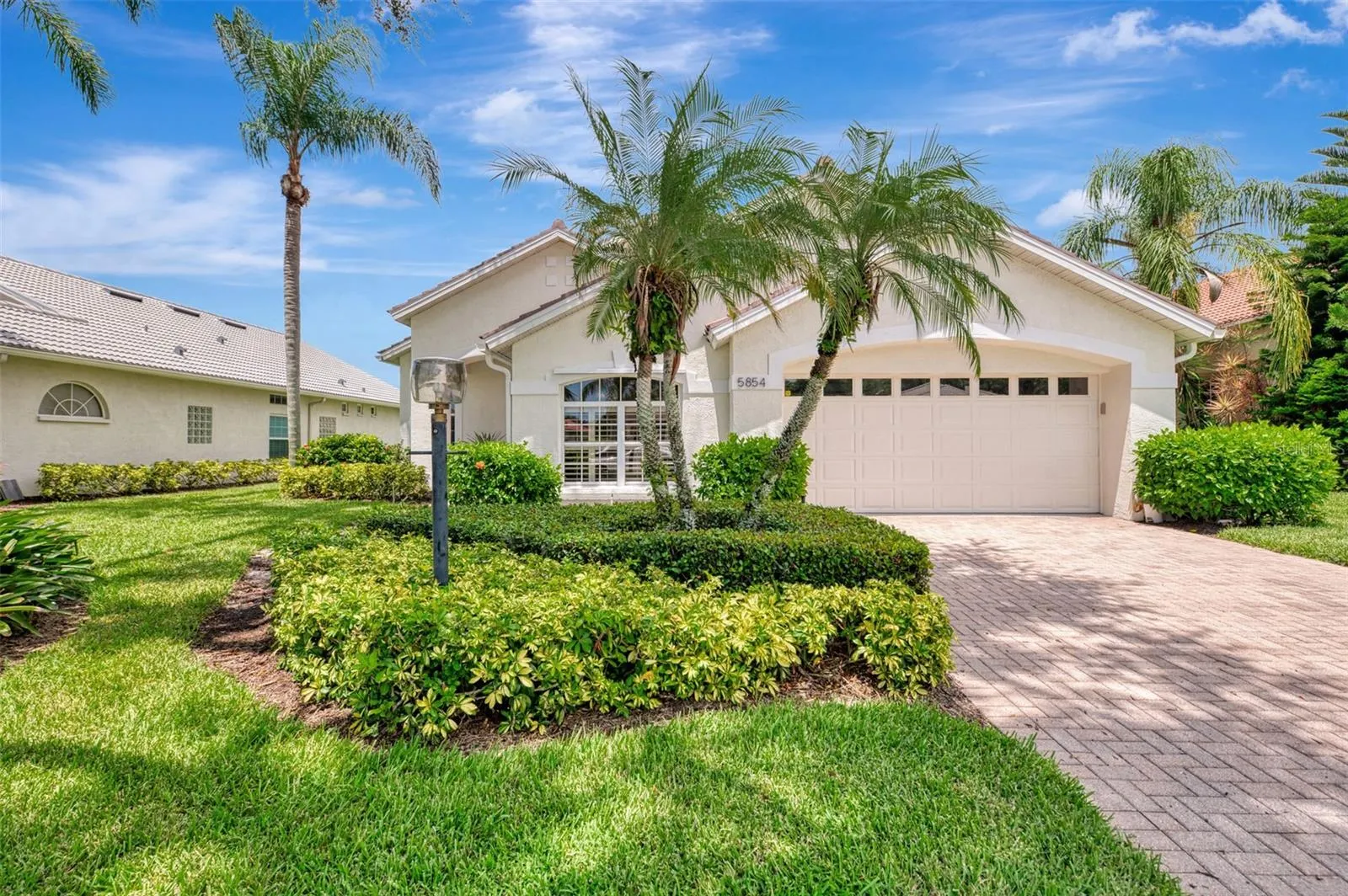 5854 FAIRWOODS CIR