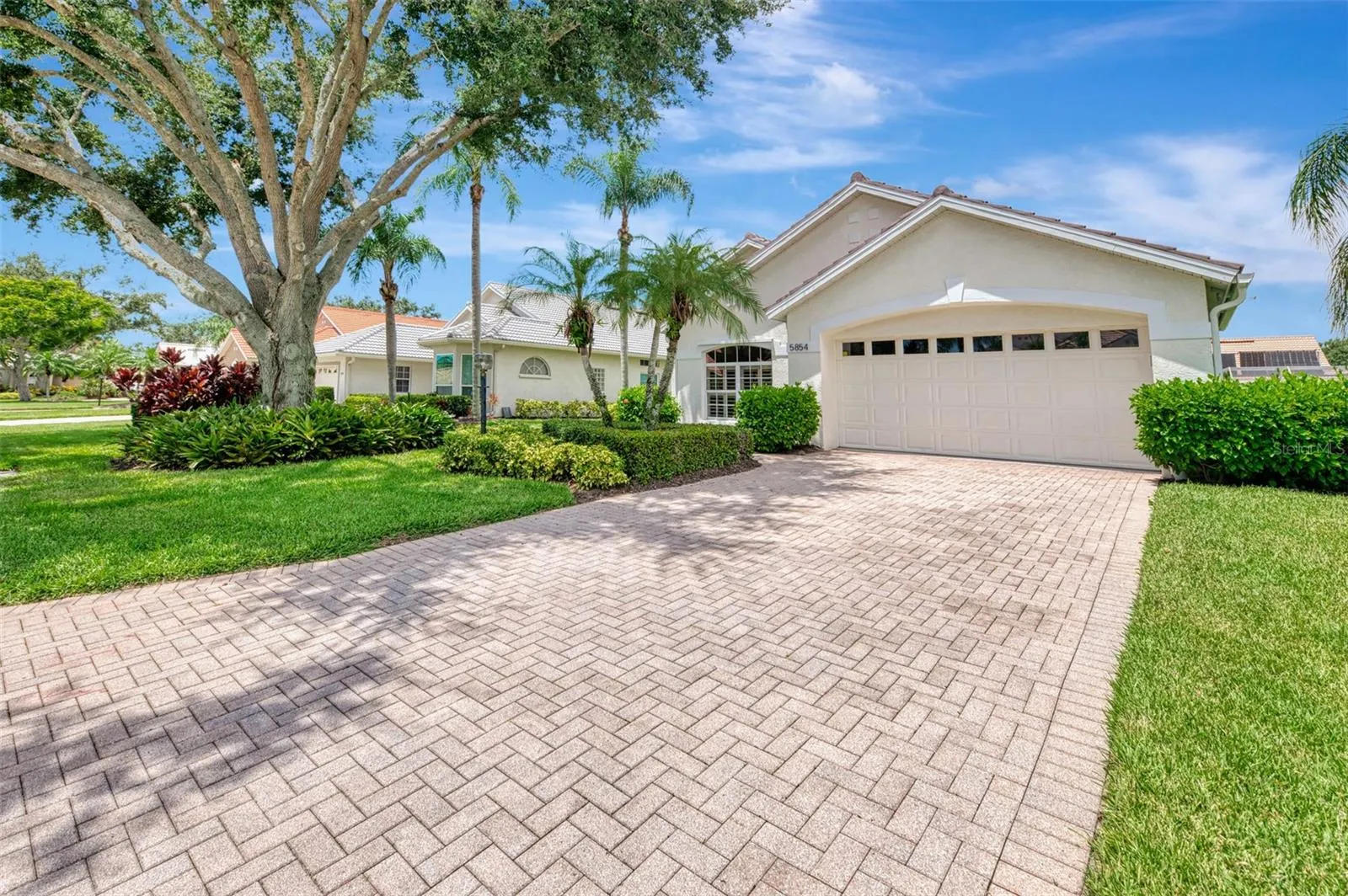 5854 FAIRWOODS CIR