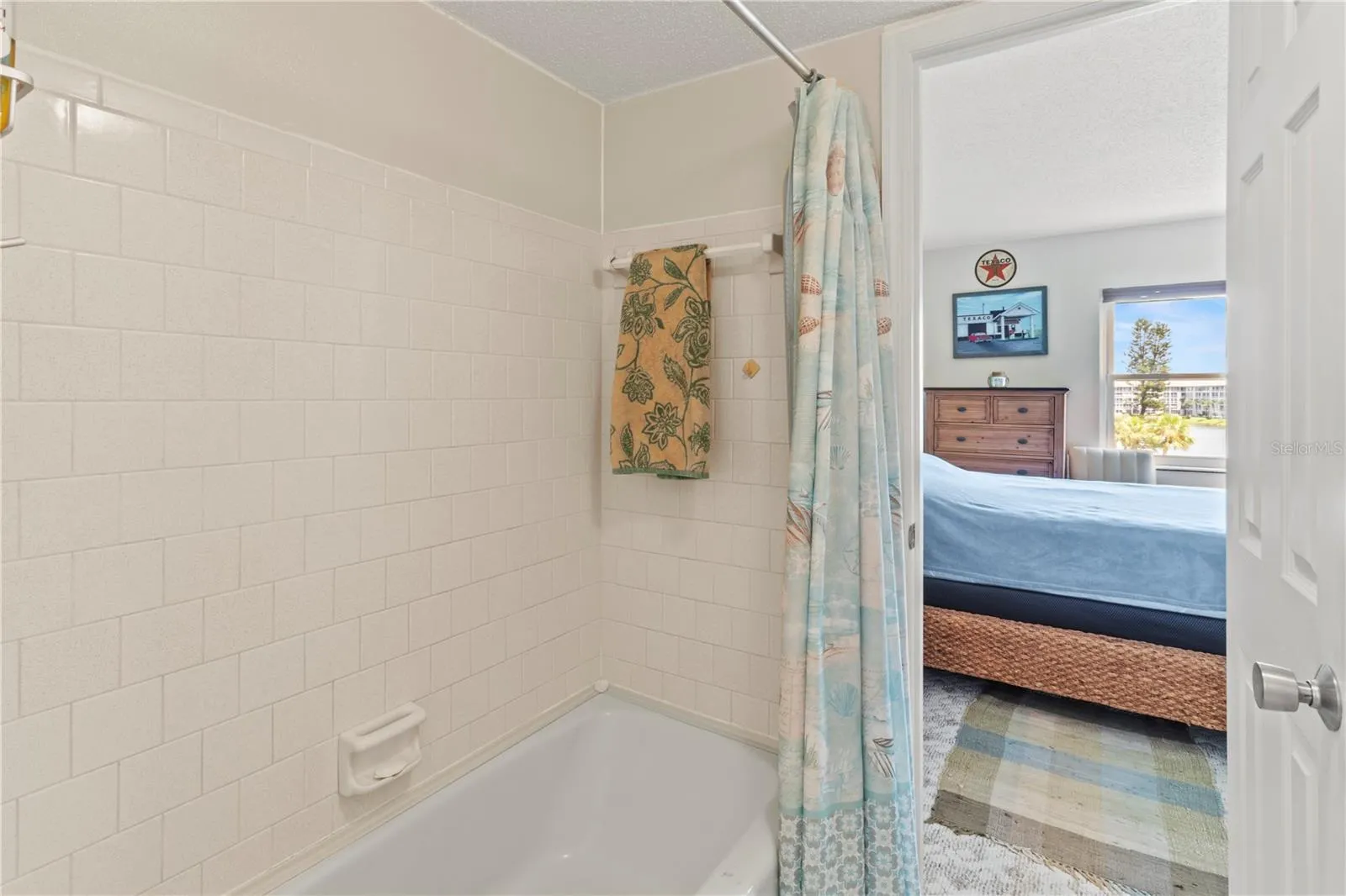 4103 LAKE BAYSHORE DR #404, #404