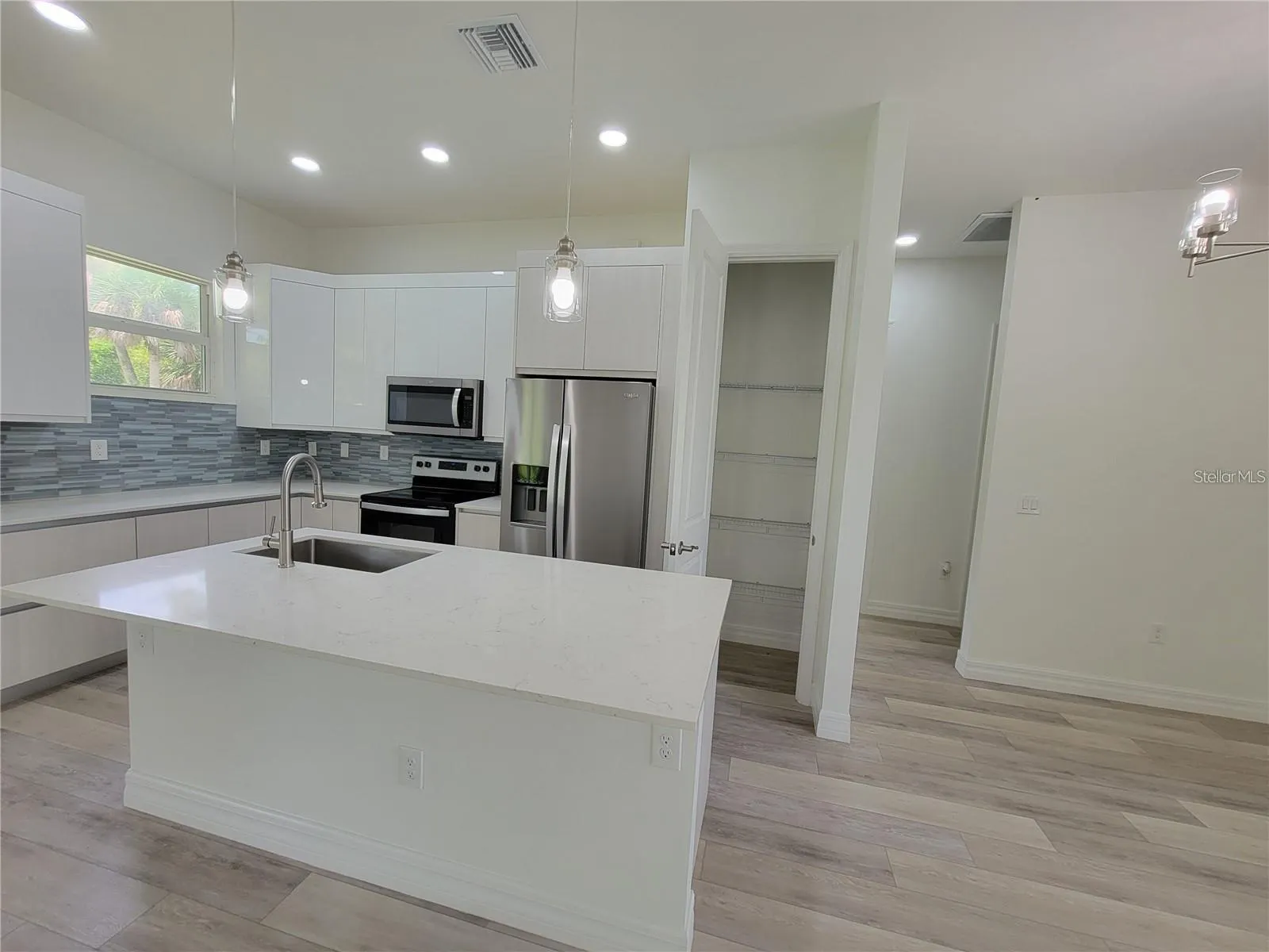 2721 PARASOL LN