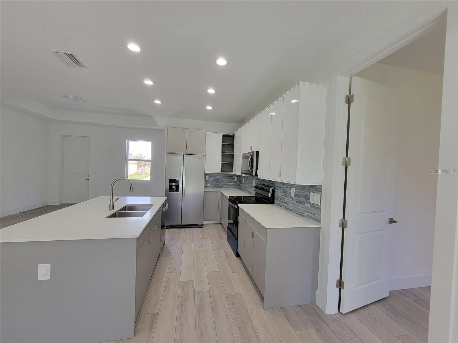 2153 NORDENDALE BLVD
