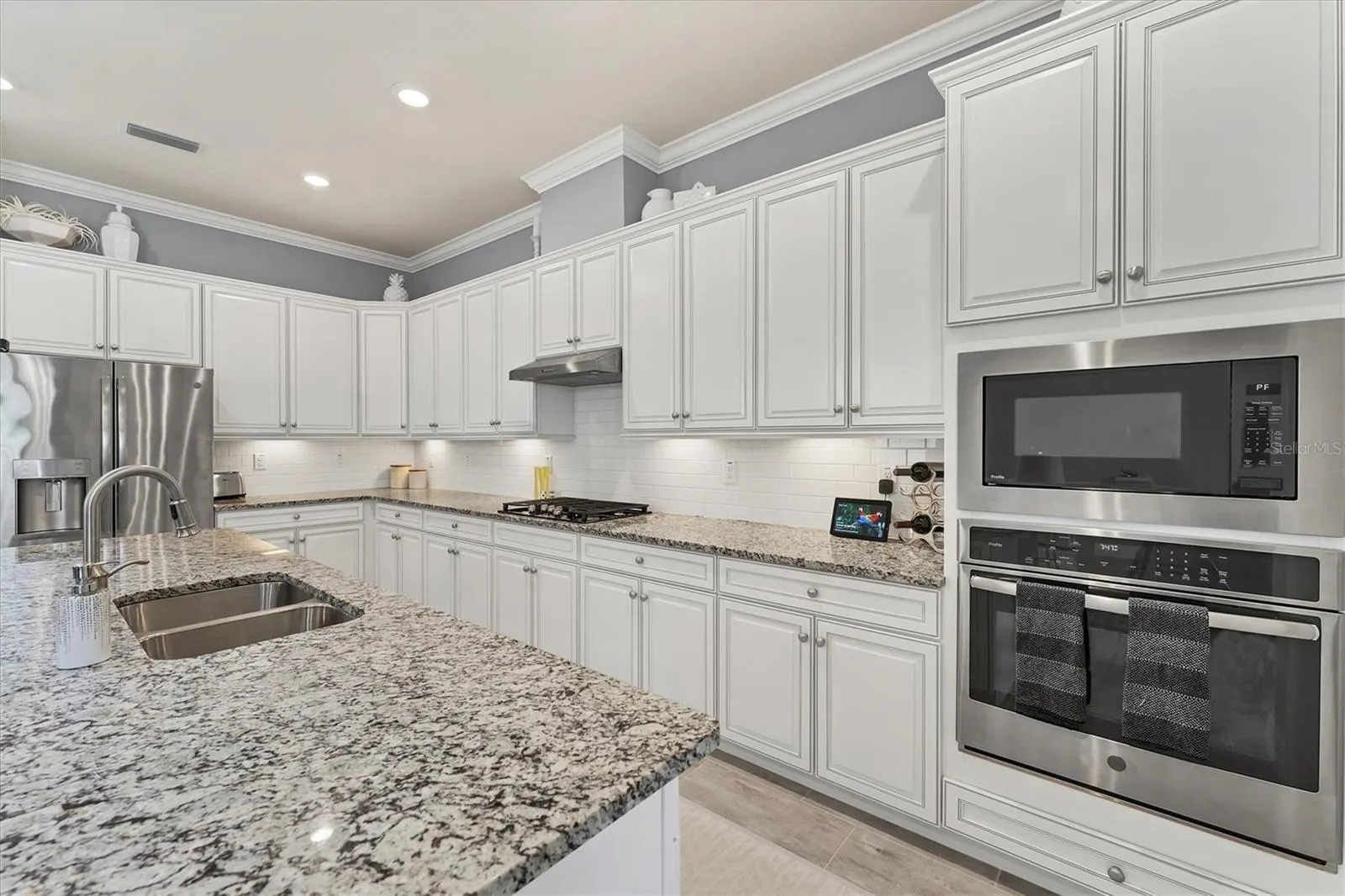 16508 HILLSIDE CIR