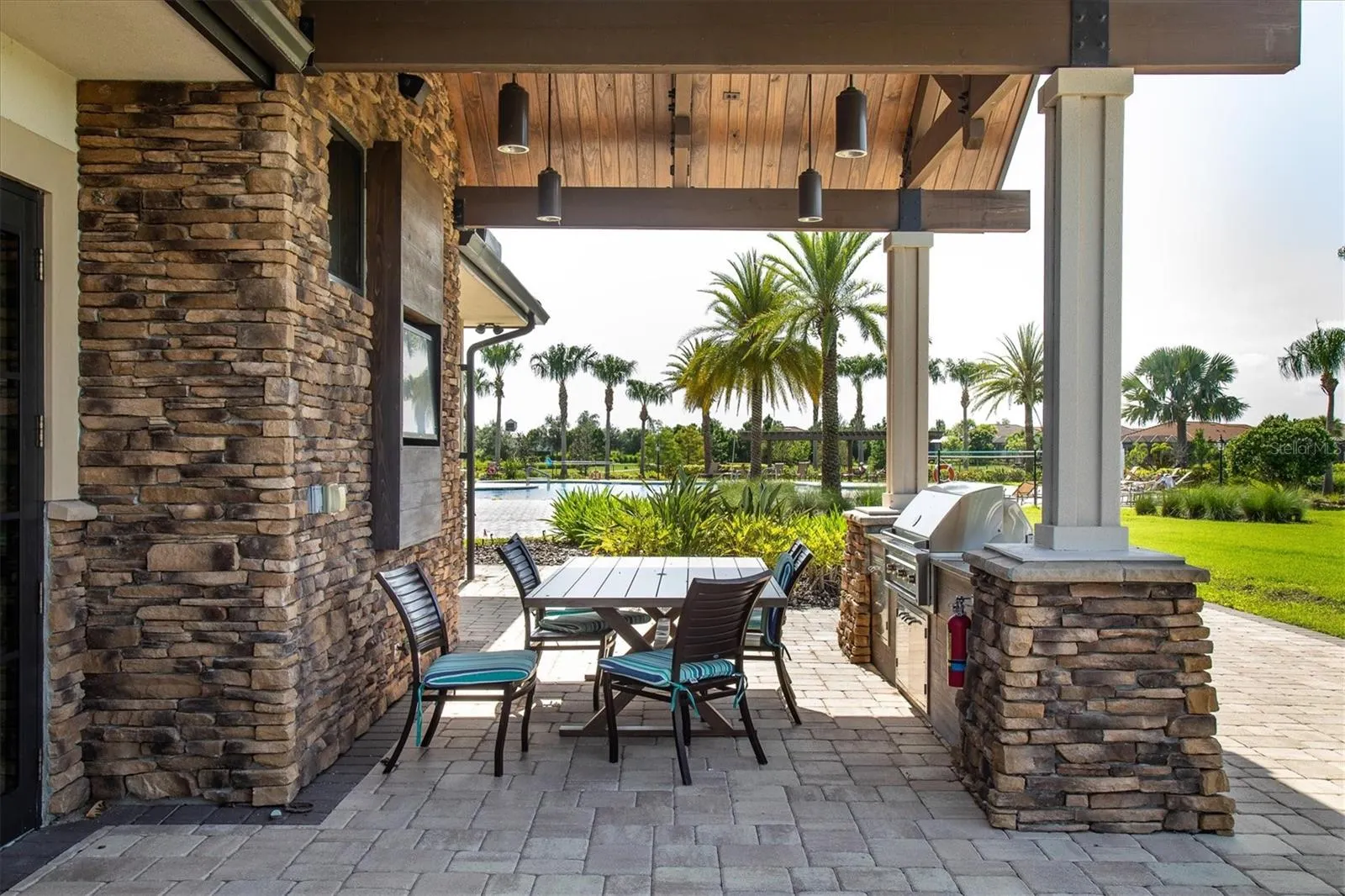 16508 HILLSIDE CIR