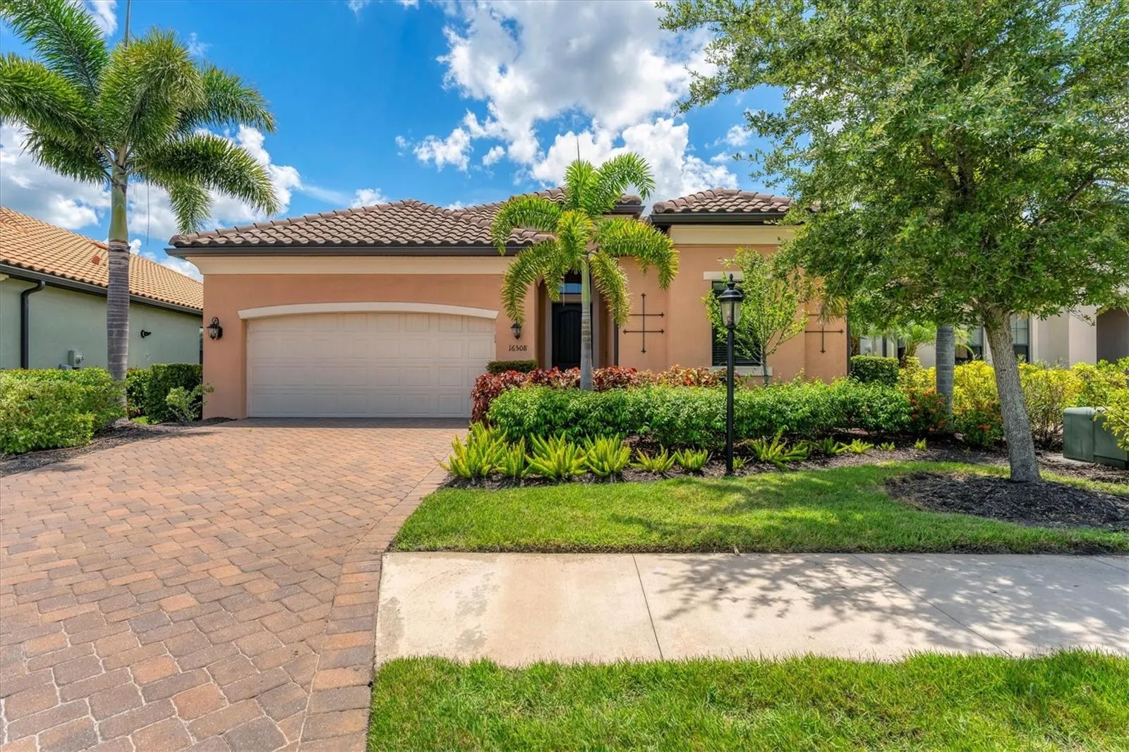 16508 HILLSIDE CIR