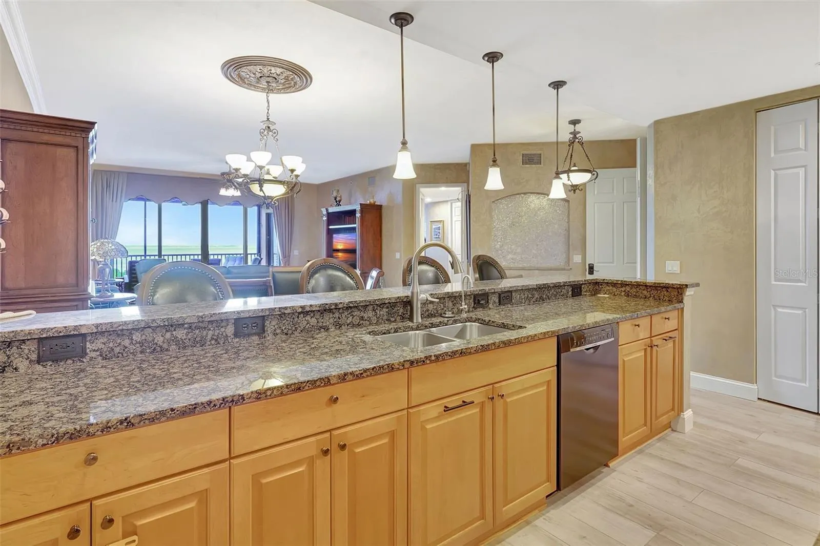 87 VIVANTE BLVD #403, #403