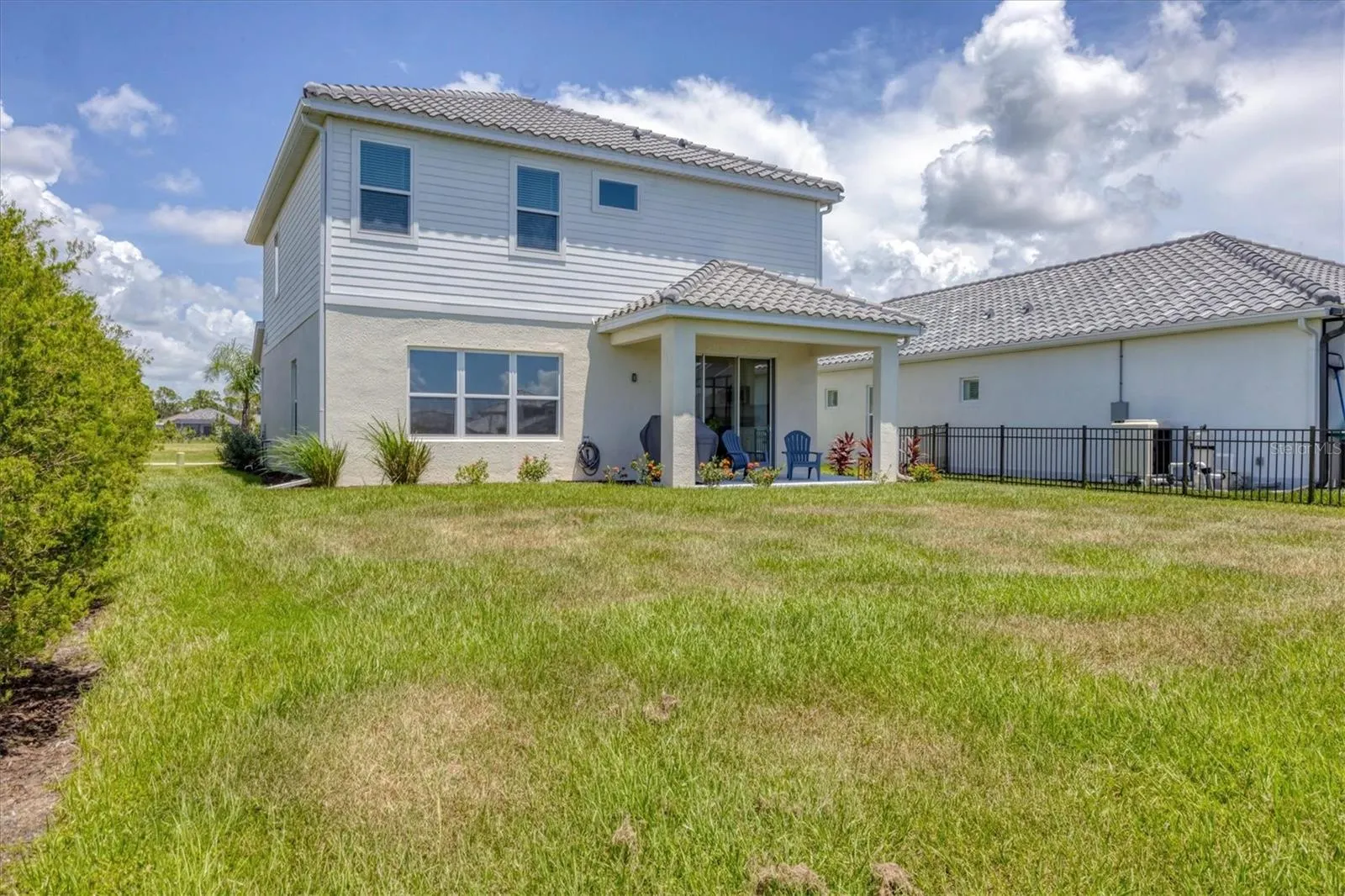 9924 CRYSTAL ISLES CIR