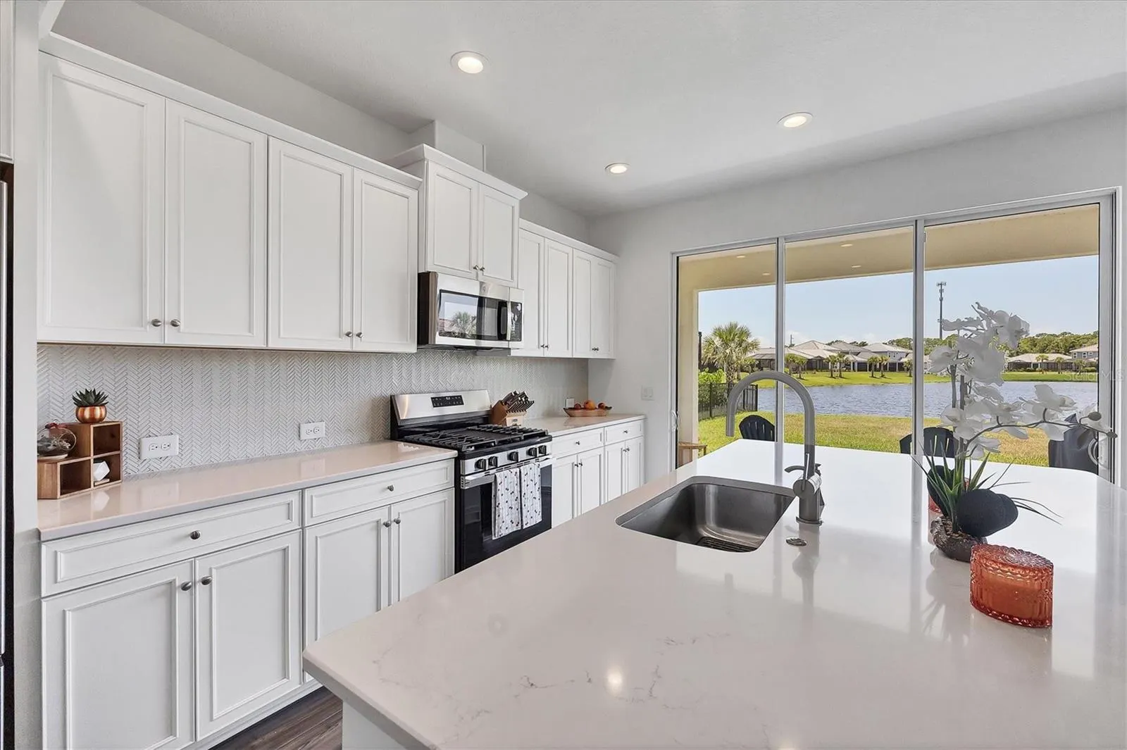 9924 CRYSTAL ISLES CIR