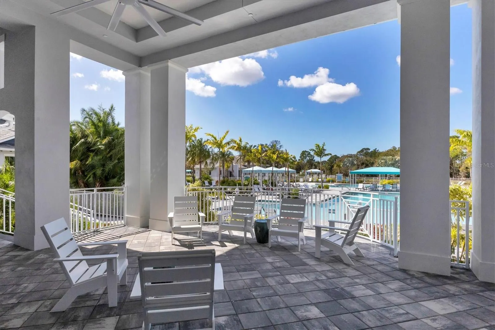 9924 CRYSTAL ISLES CIR