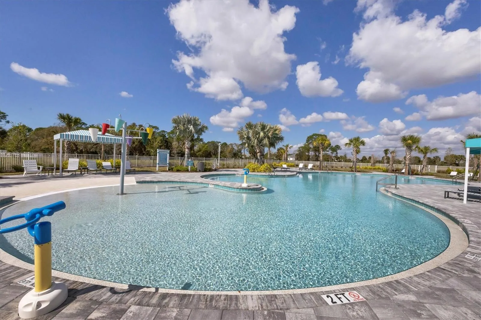 9924 CRYSTAL ISLES CIR