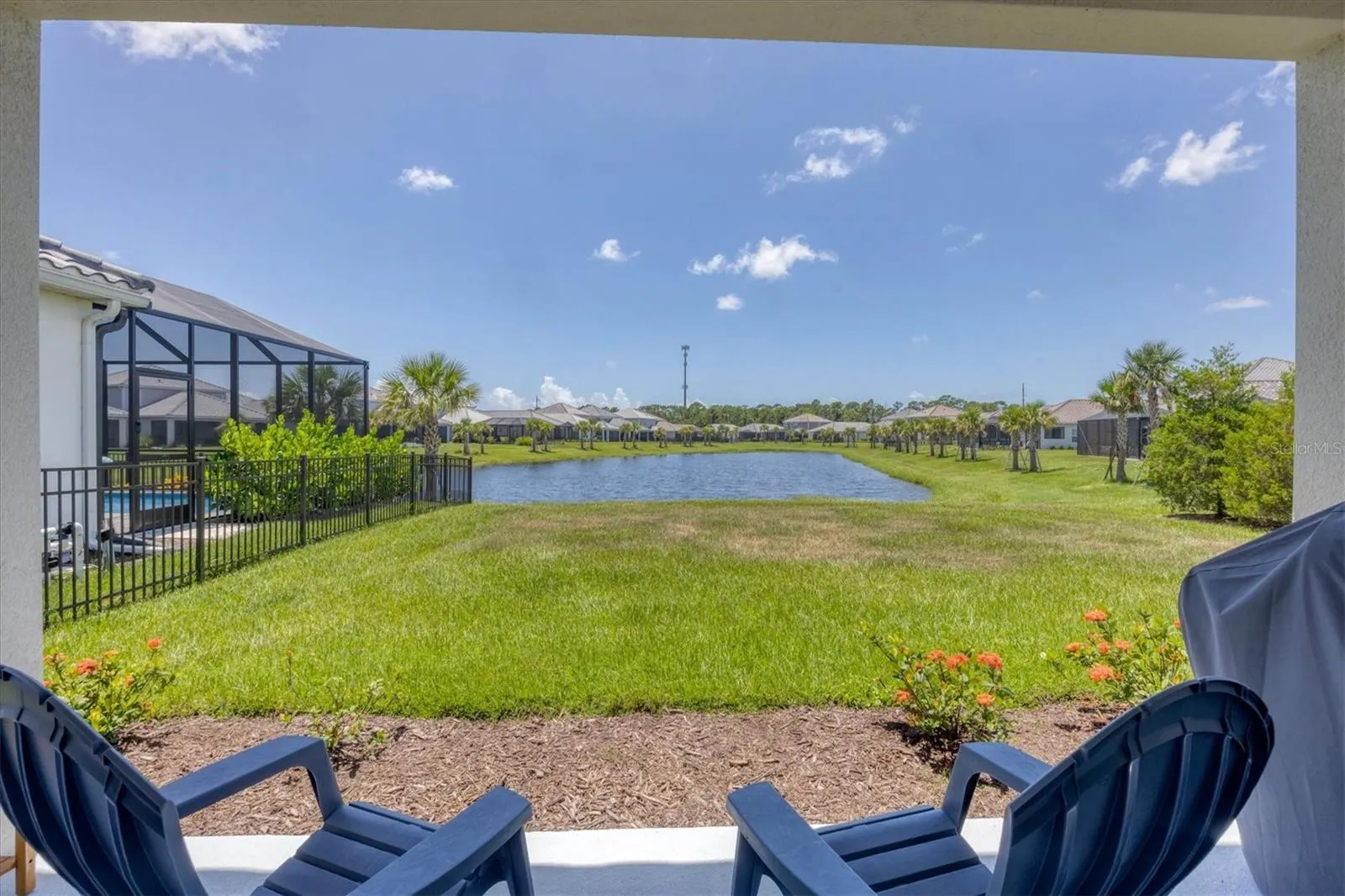 9924 CRYSTAL ISLES CIR