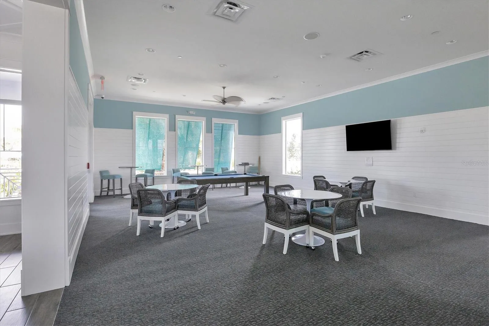 9924 CRYSTAL ISLES CIR