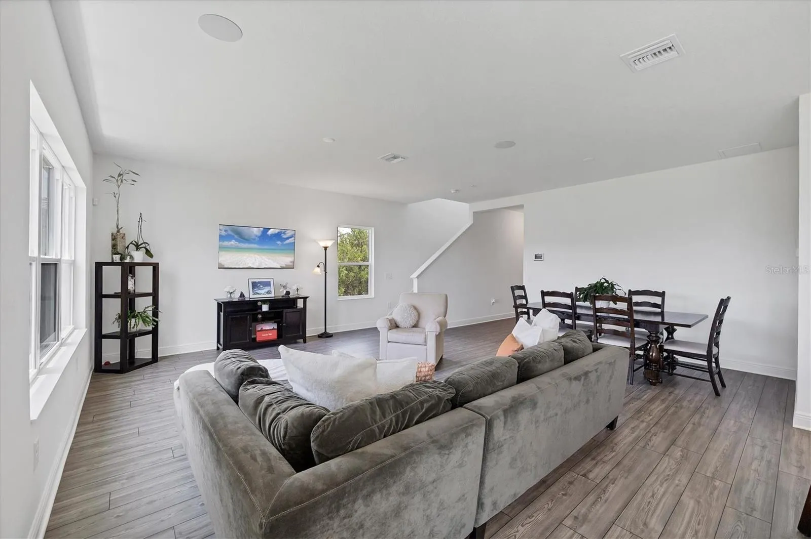 9924 CRYSTAL ISLES CIR