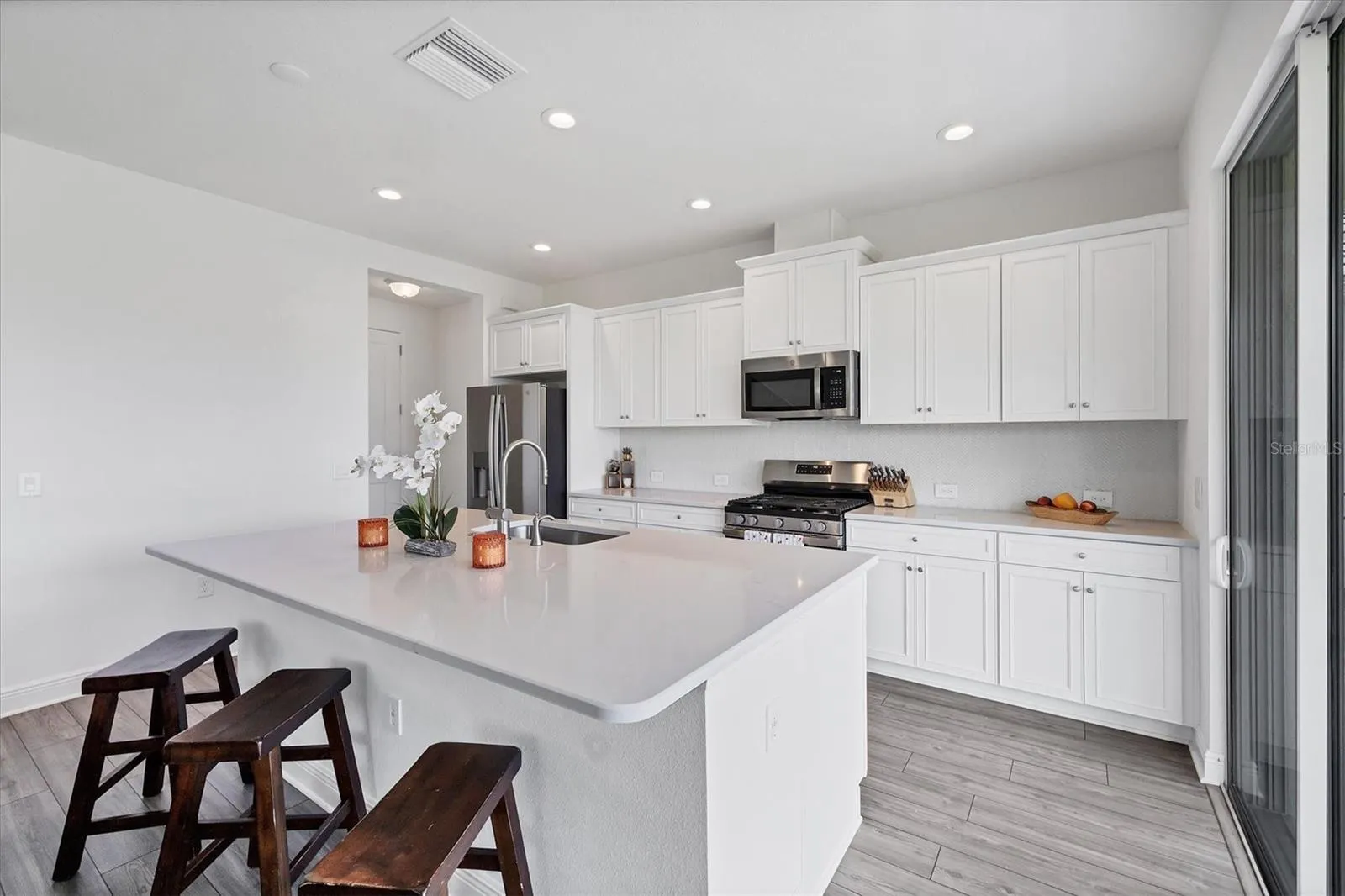 9924 CRYSTAL ISLES CIR