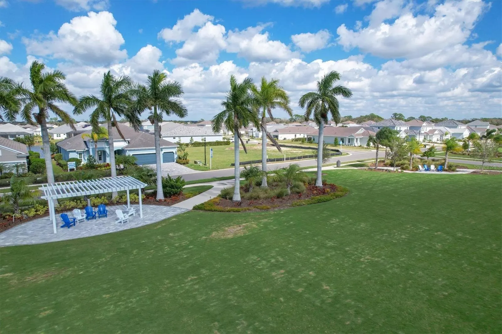 9924 CRYSTAL ISLES CIR