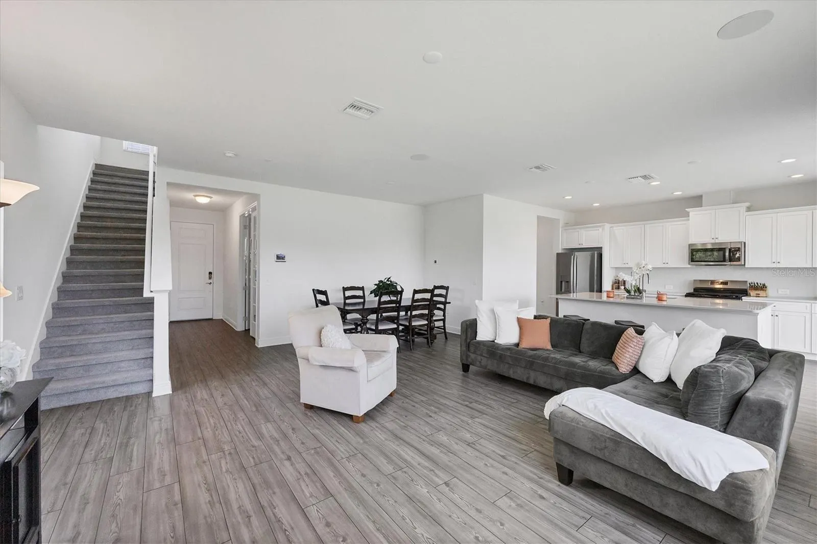 9924 CRYSTAL ISLES CIR