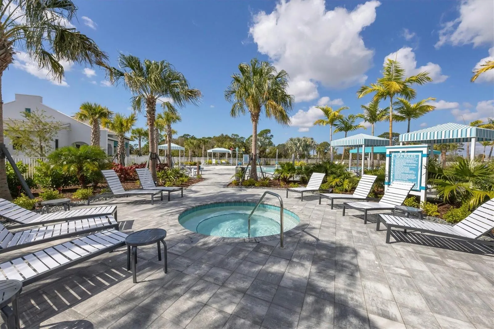 9924 CRYSTAL ISLES CIR