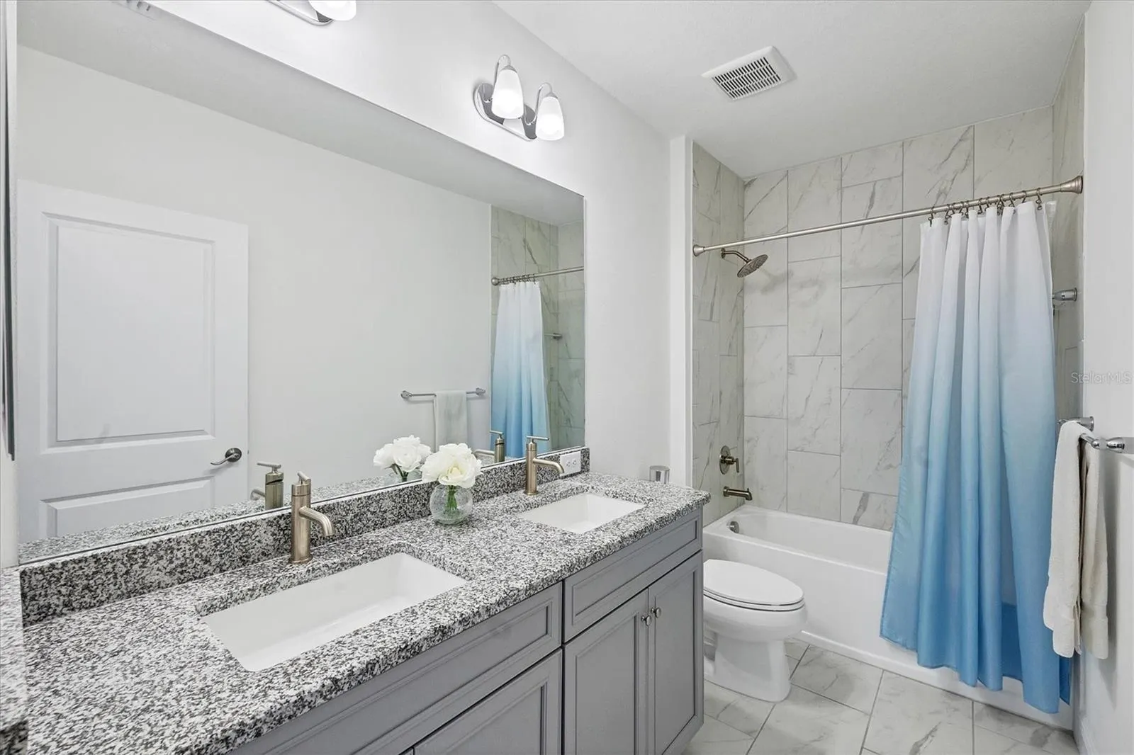 9924 CRYSTAL ISLES CIR