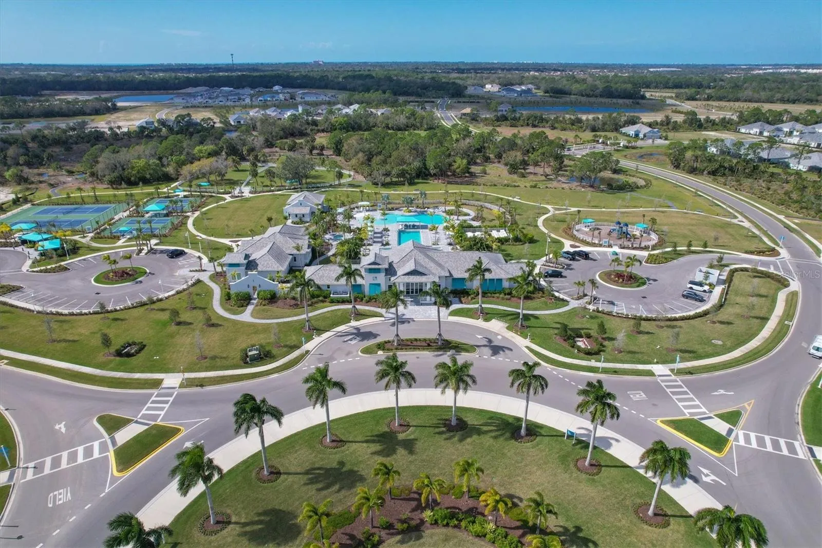 9924 CRYSTAL ISLES CIR