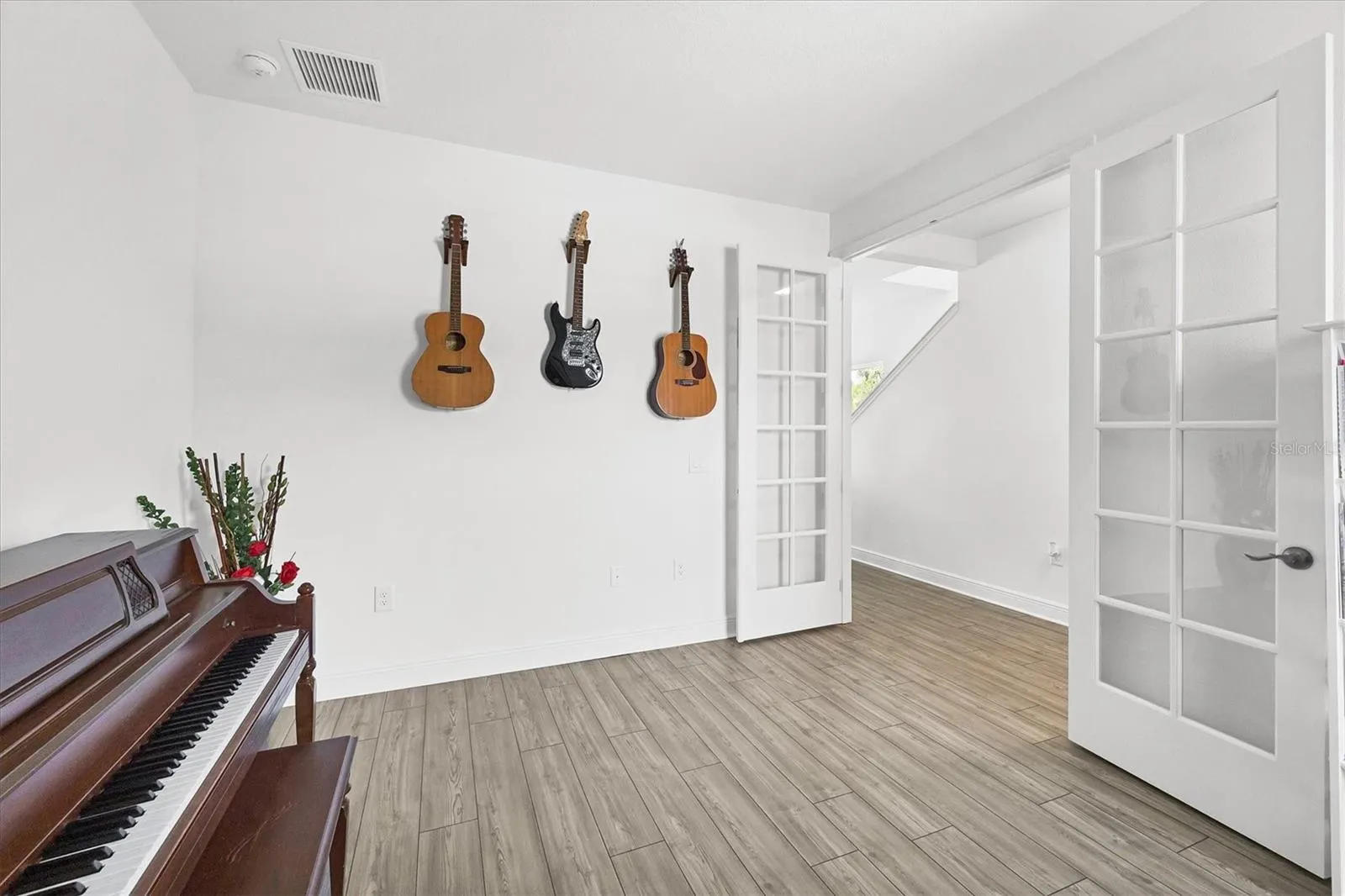 9924 CRYSTAL ISLES CIR