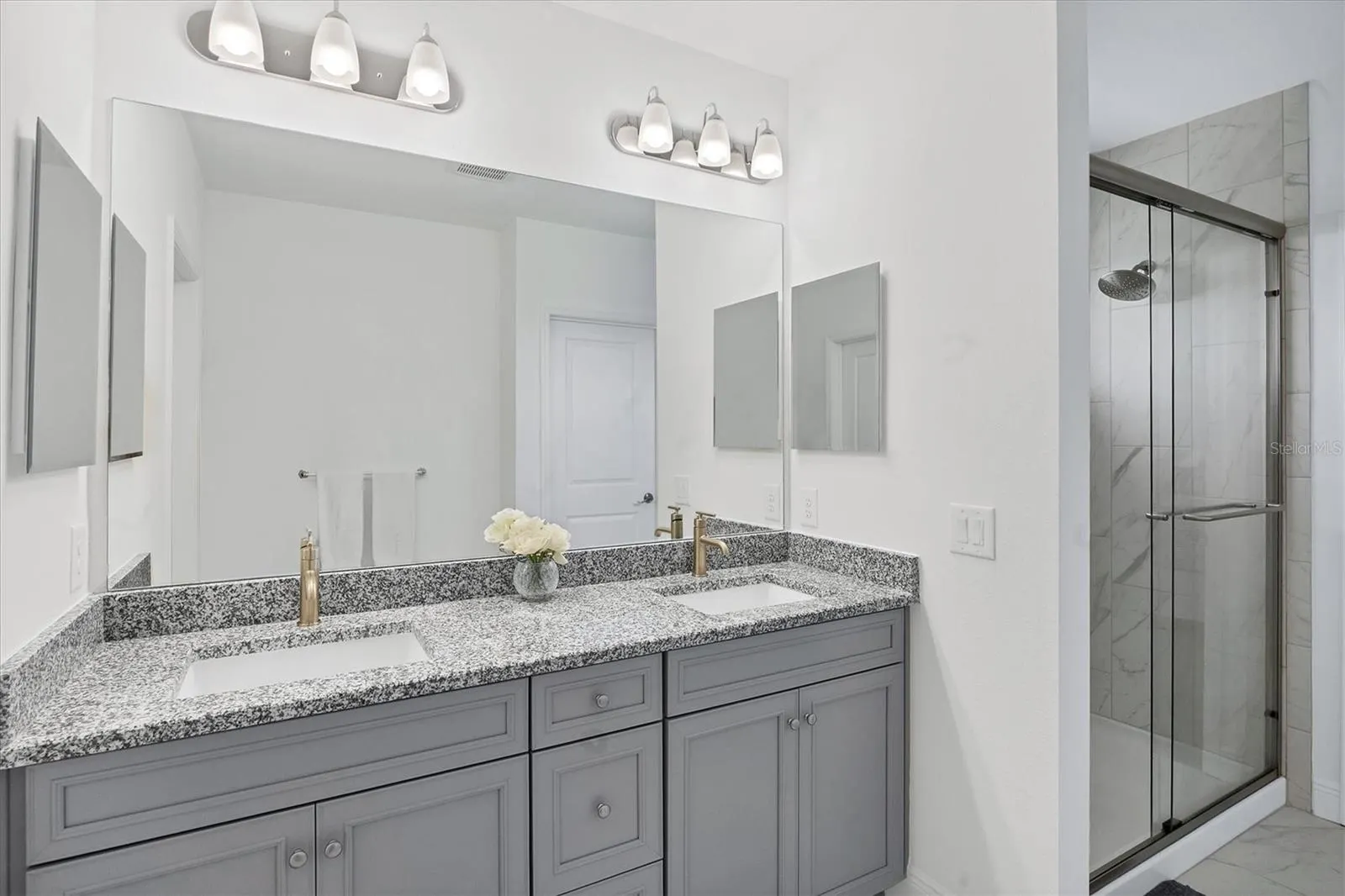 9924 CRYSTAL ISLES CIR