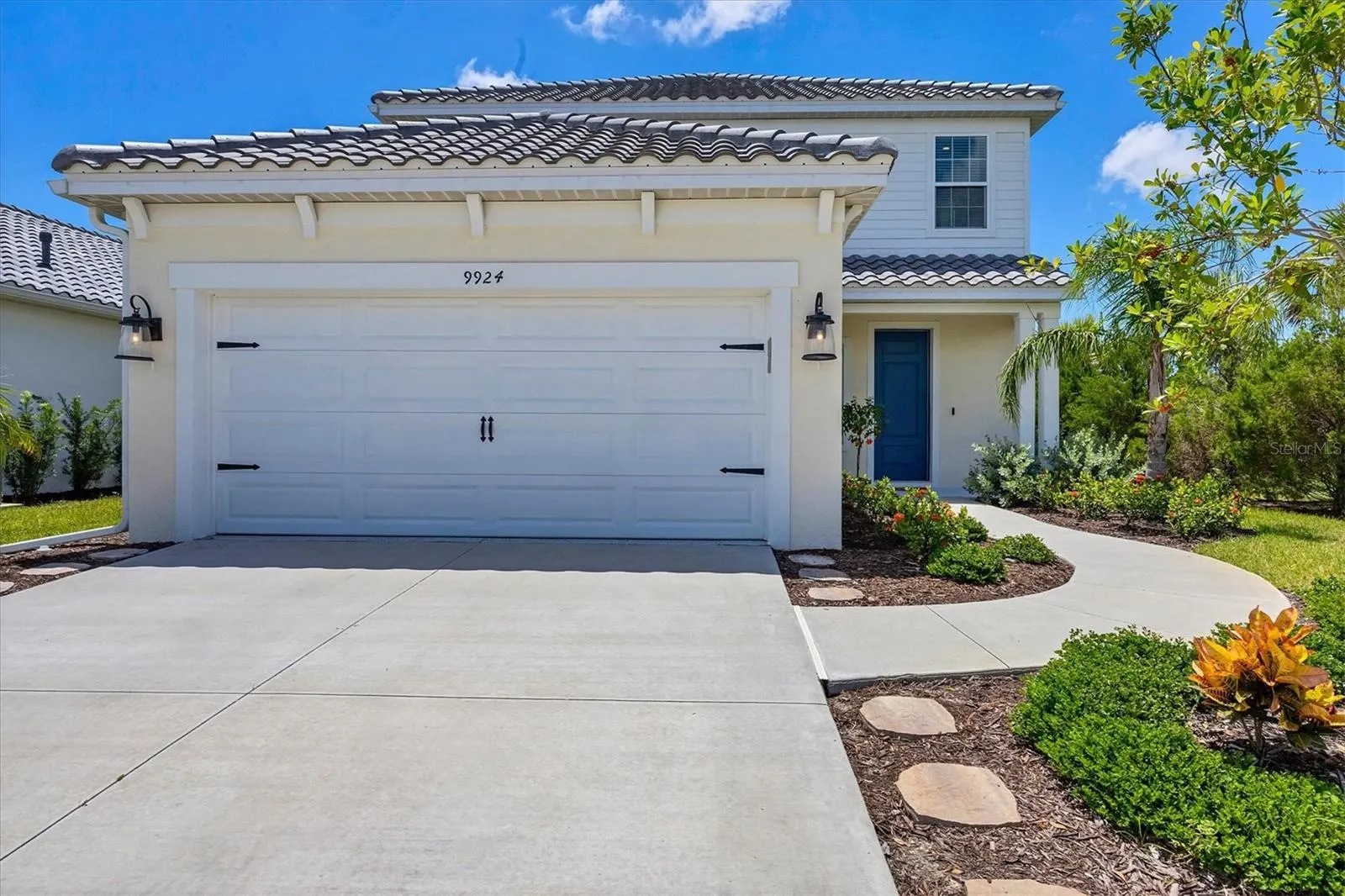 9924 CRYSTAL ISLES CIR