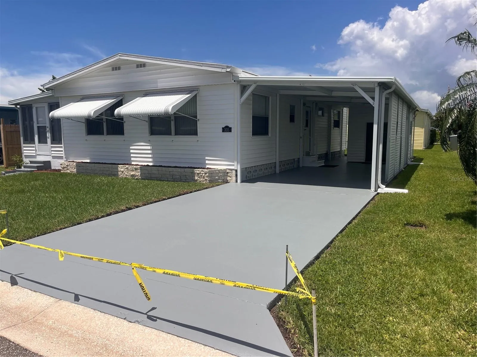305 52ND AVENUE PLZ E