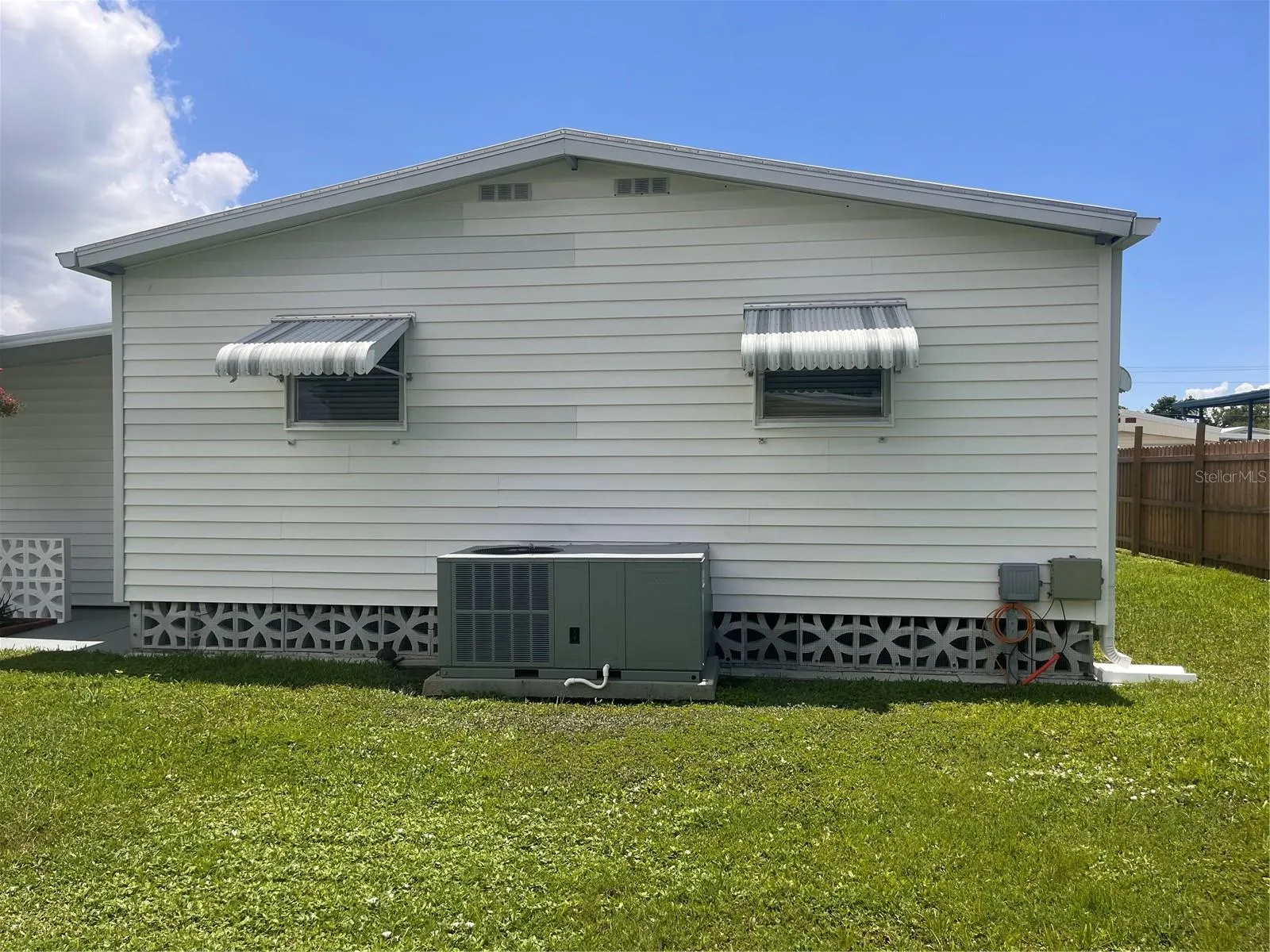 305 52ND AVENUE PLZ E