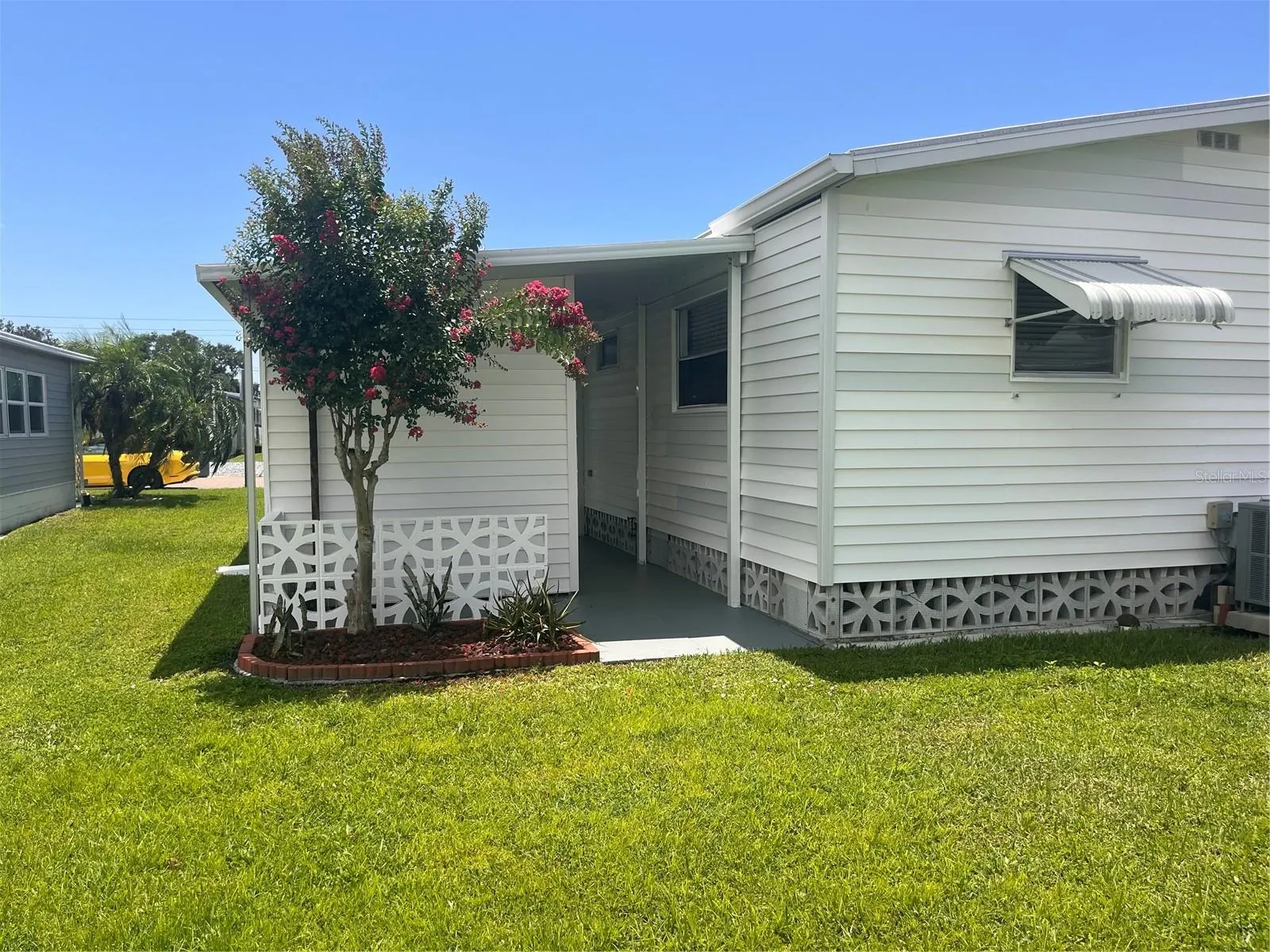 305 52ND AVENUE PLZ E