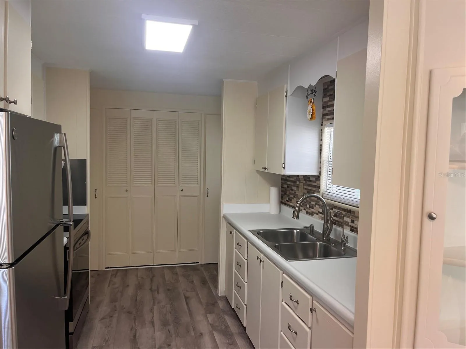 305 52ND AVENUE PLZ E