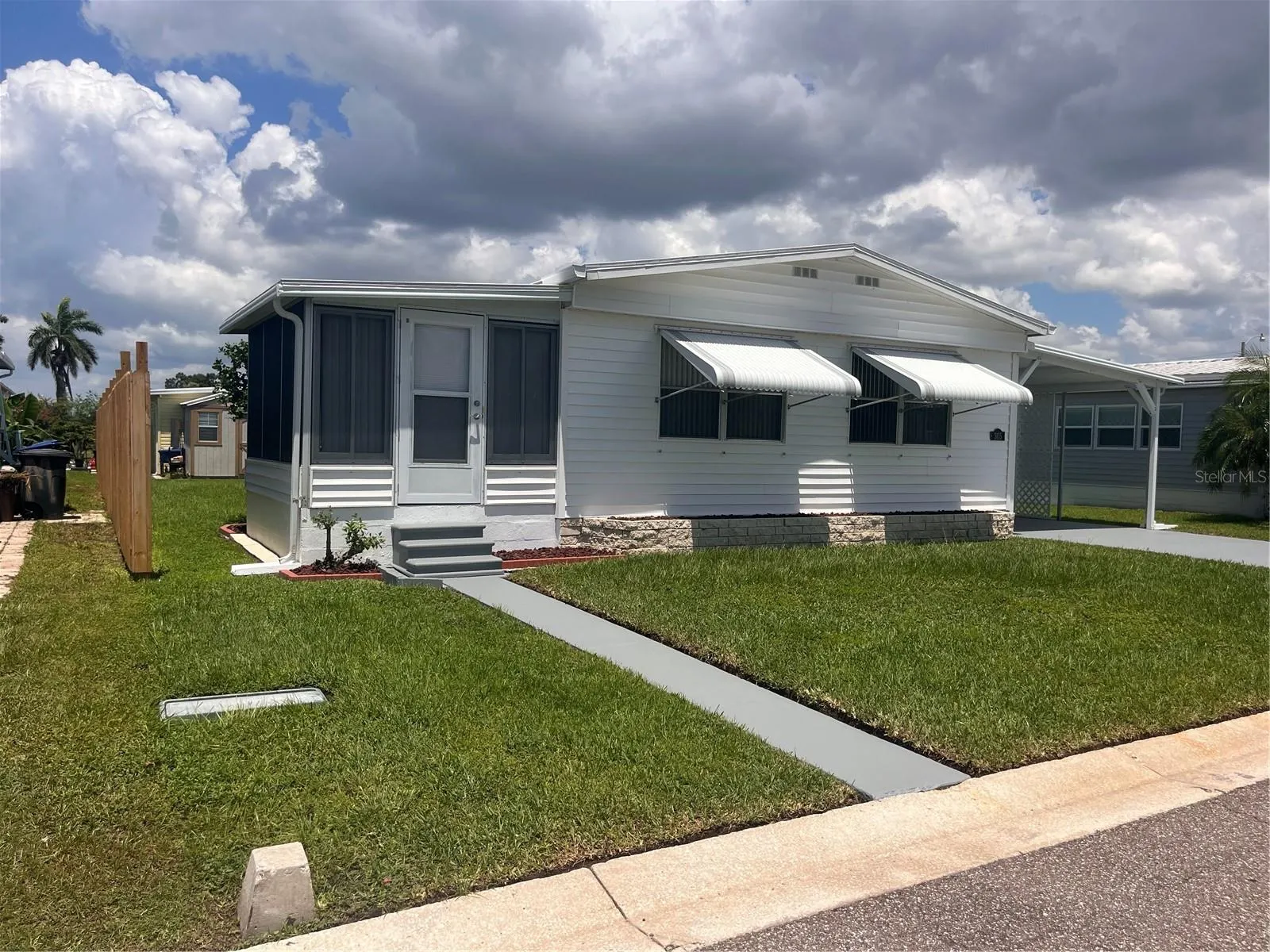 305 52ND AVENUE PLZ E