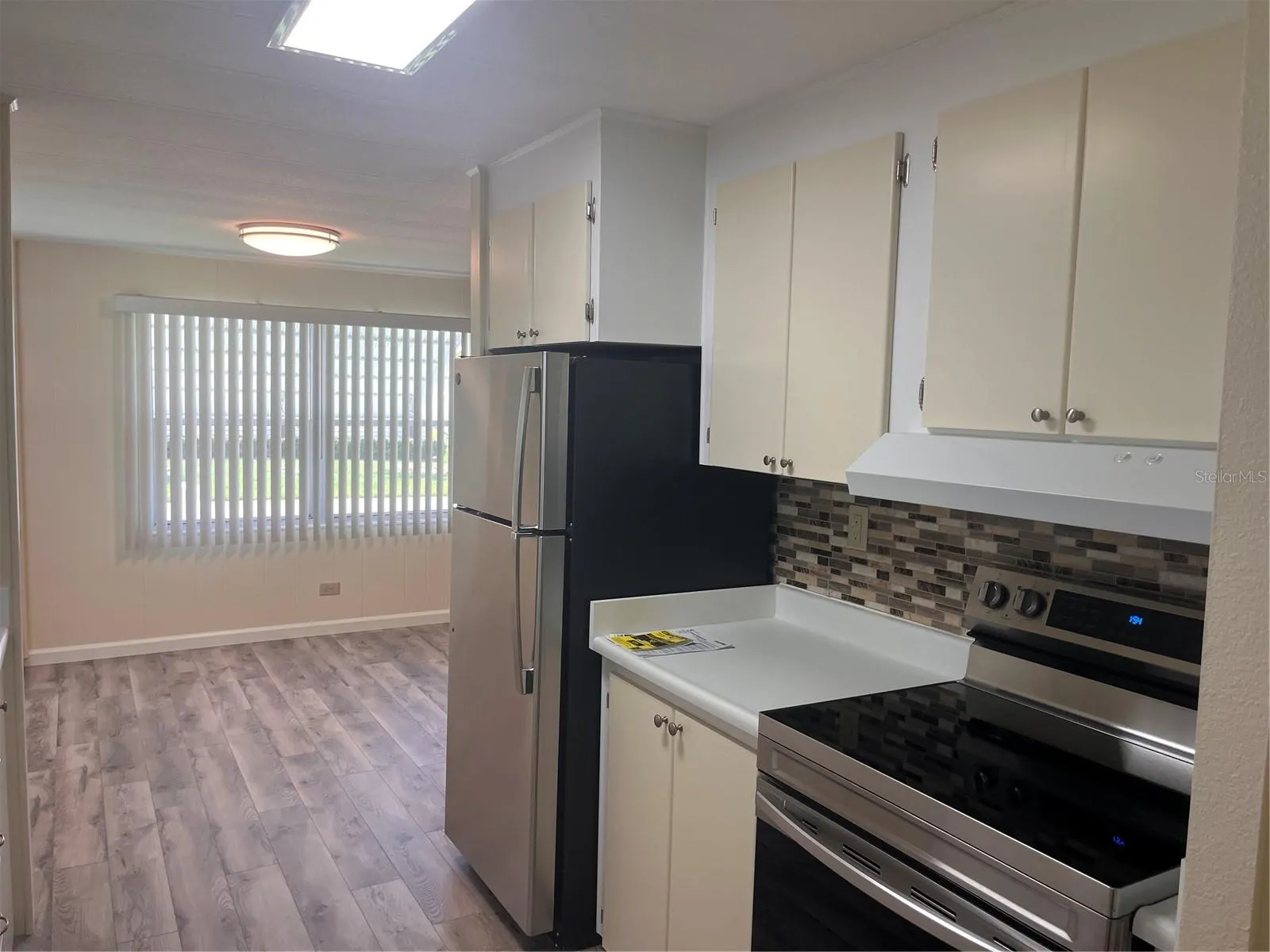 305 52ND AVENUE PLZ E