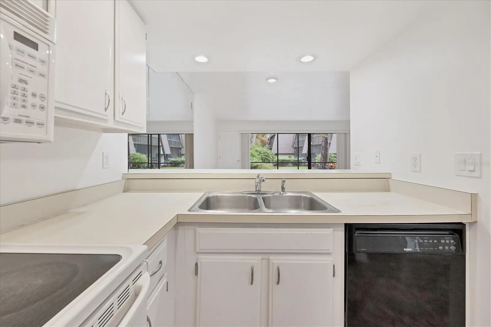 4602 RINGWOOD MDW #13, #13