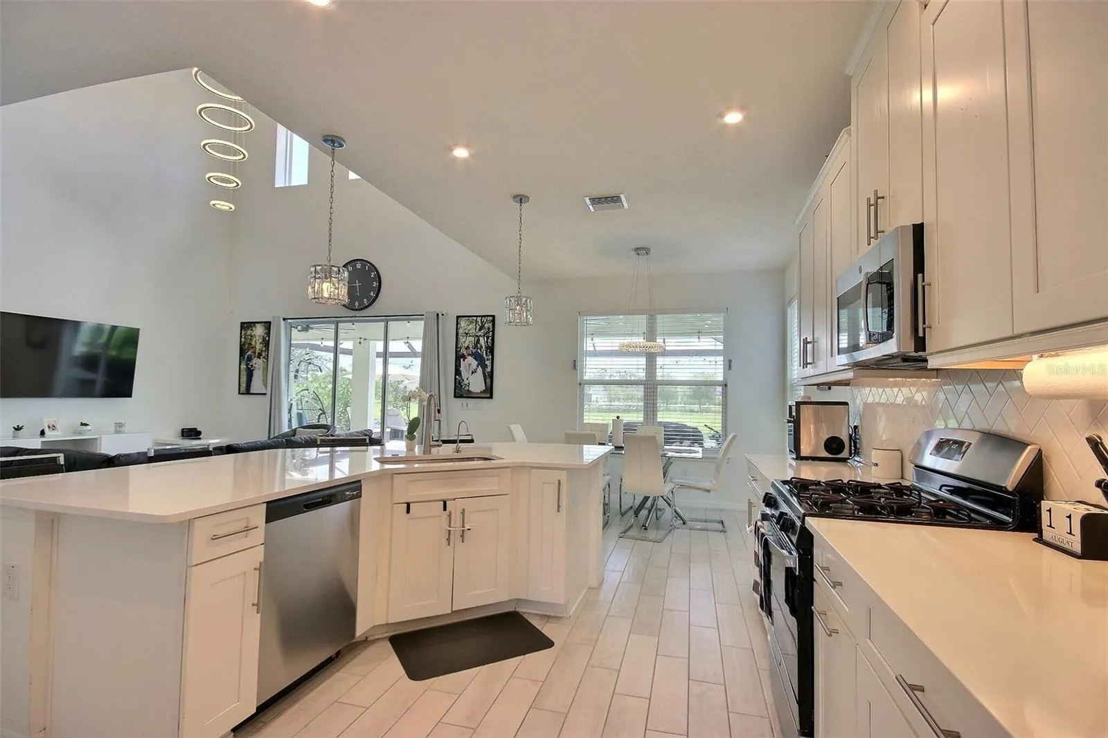 10567 PIEDRA DR