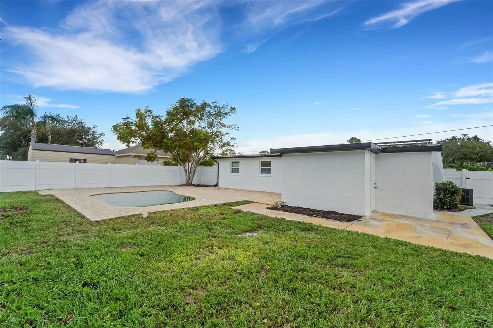 1054 W BAFFIN DR