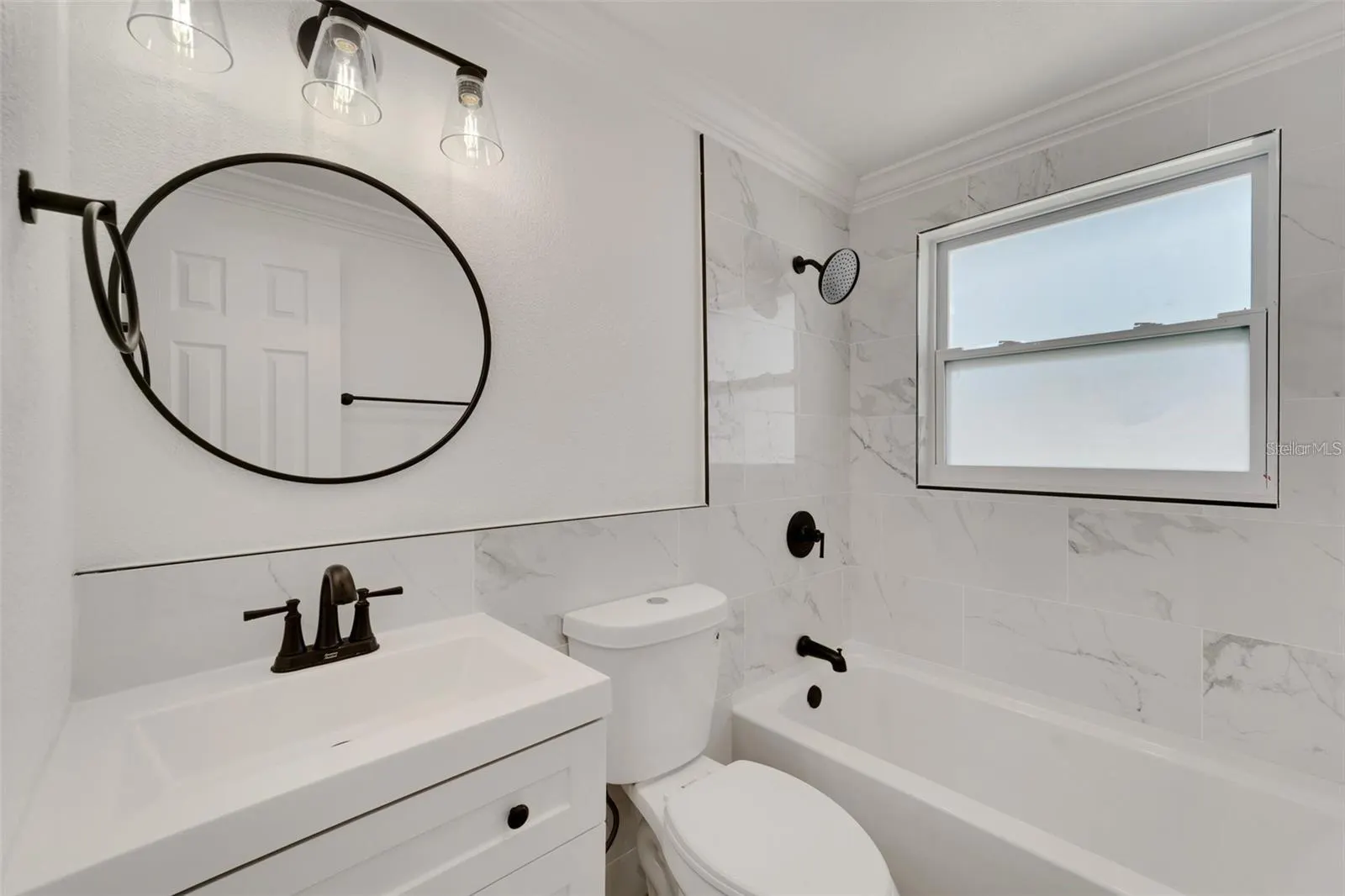 1054 W BAFFIN DR