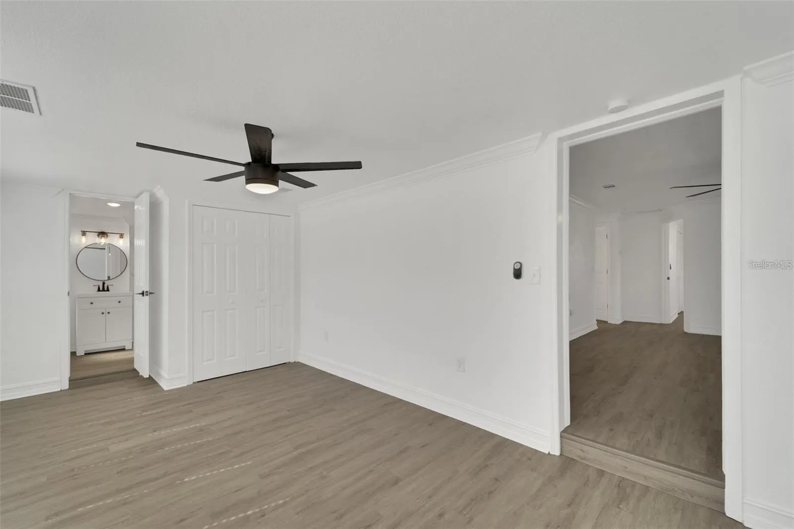 1054 W BAFFIN DR