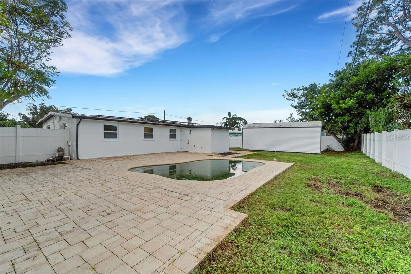 1054 W BAFFIN DR