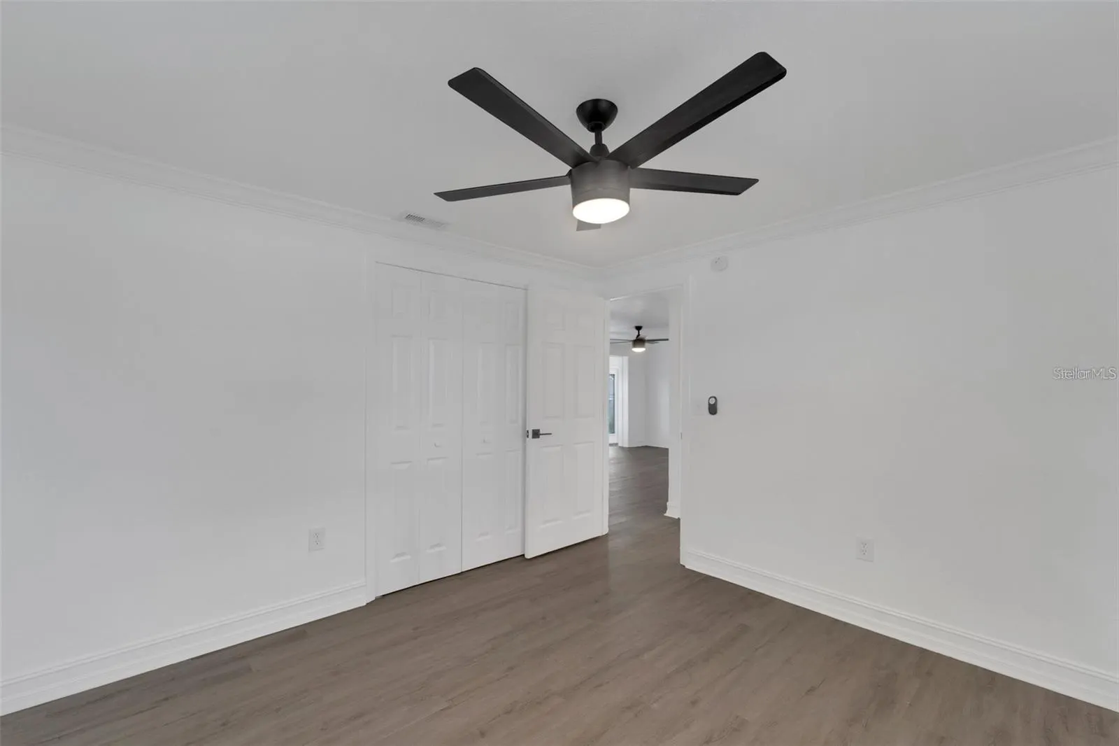 1054 W BAFFIN DR