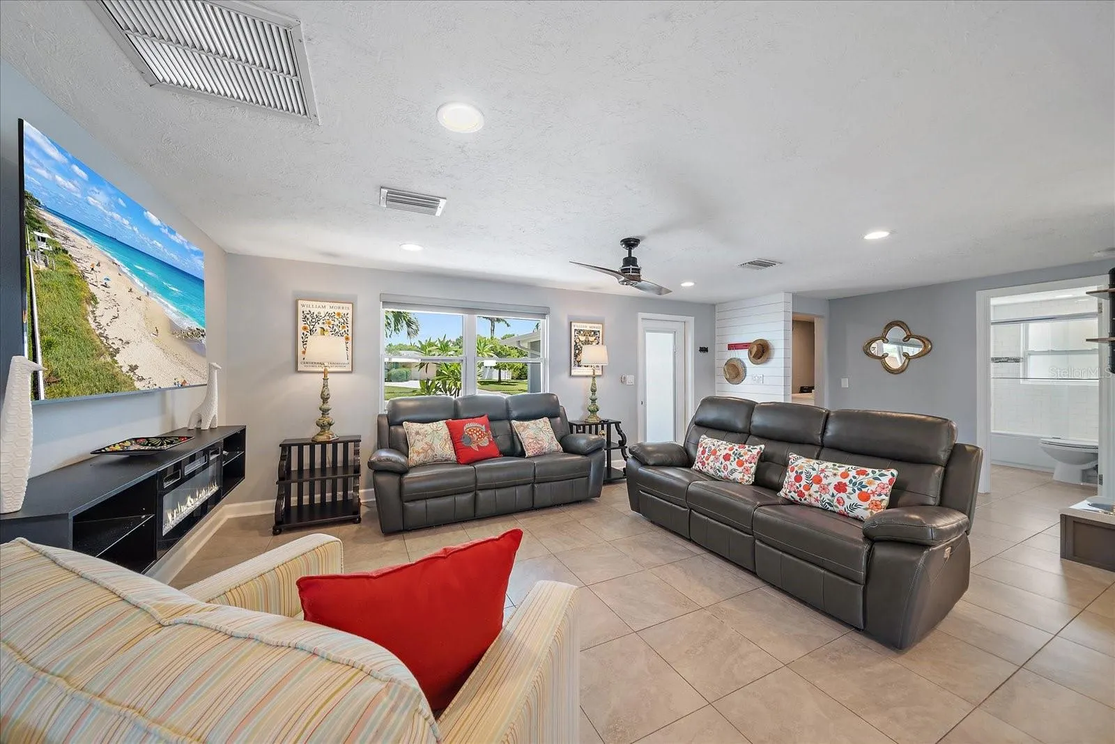6841 ROXBURY DR