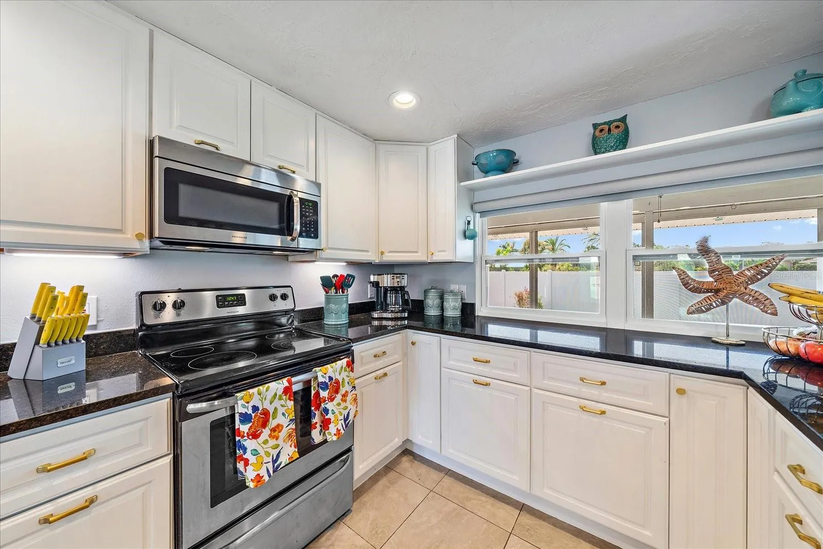 6841 ROXBURY DR