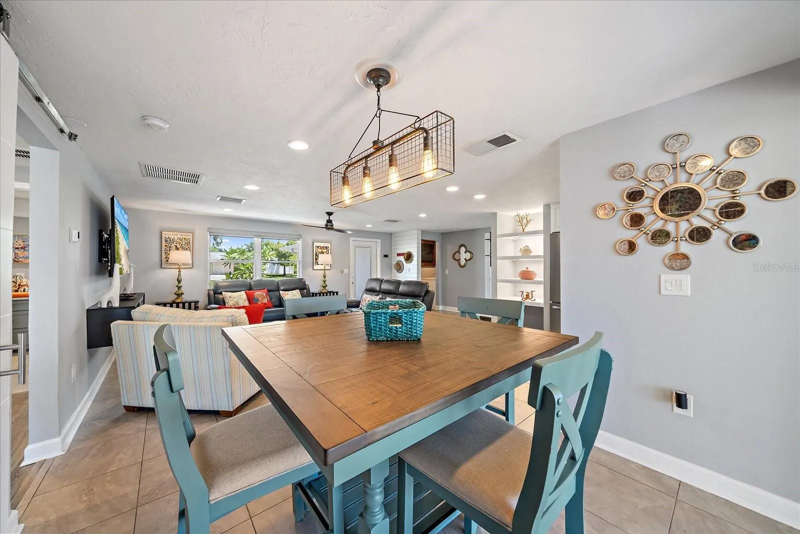 6841 ROXBURY DR