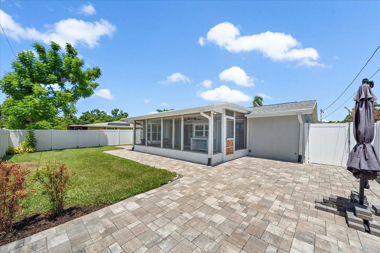 6841 ROXBURY DR