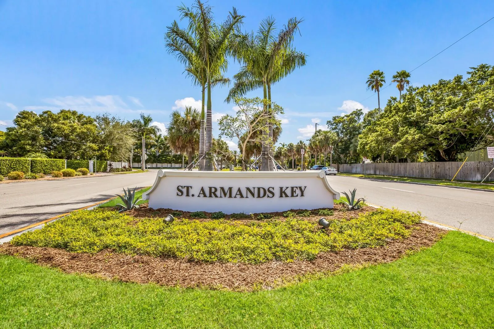204 N ADAMS DR