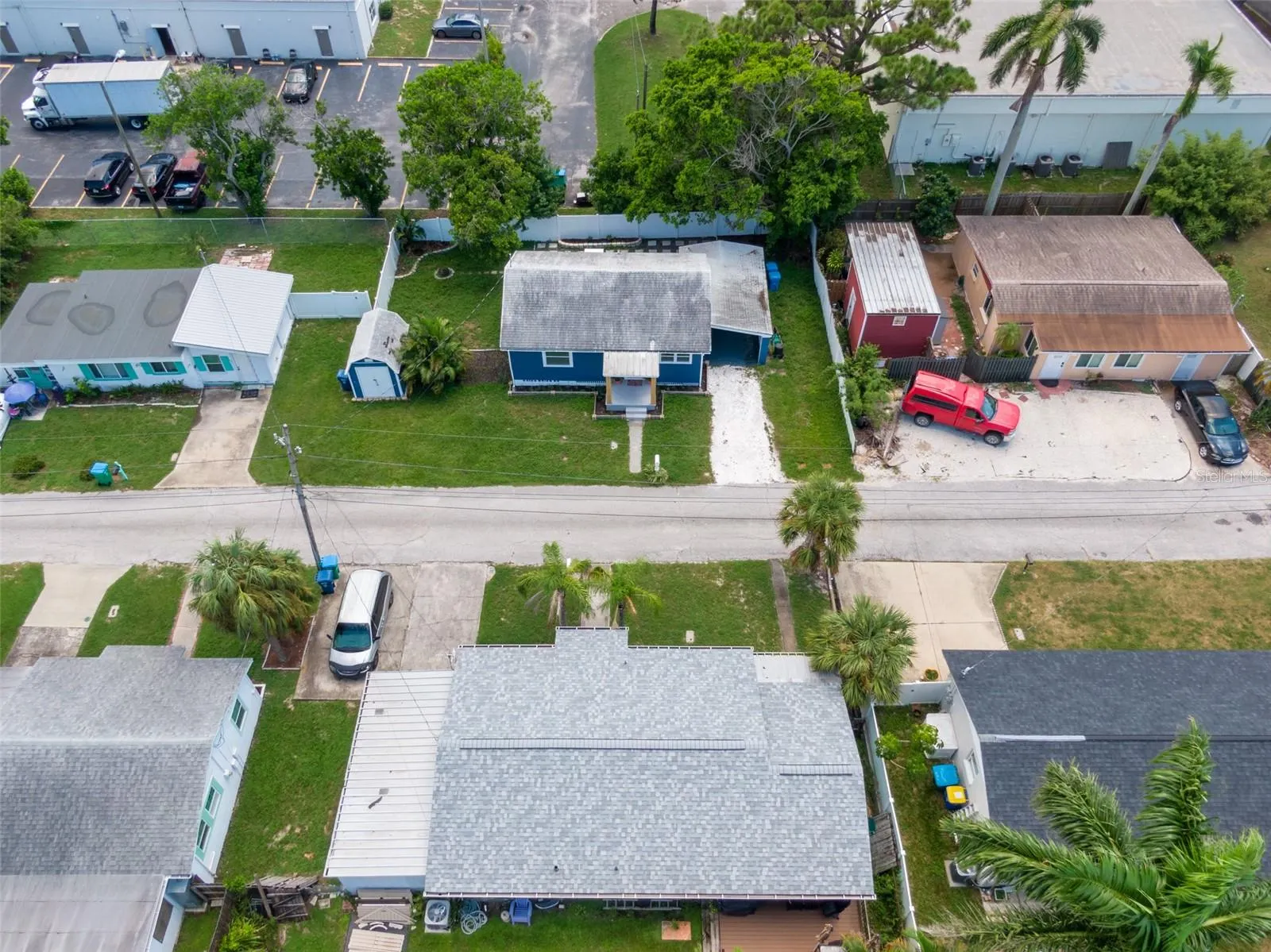 10562 LAKE DR