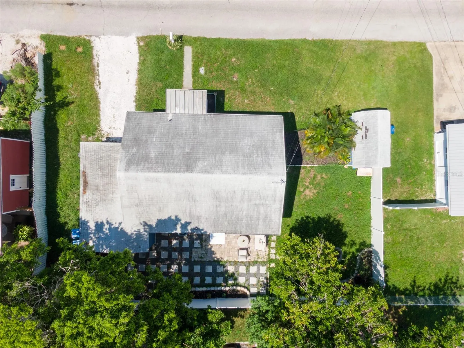 10562 LAKE DR