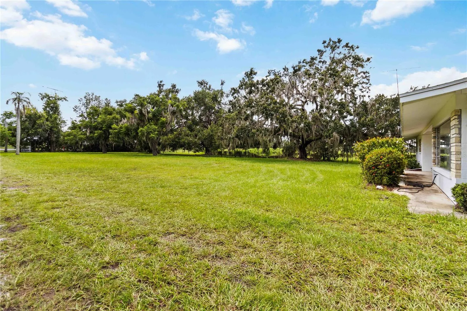 11880 US HIGHWAY 301  N