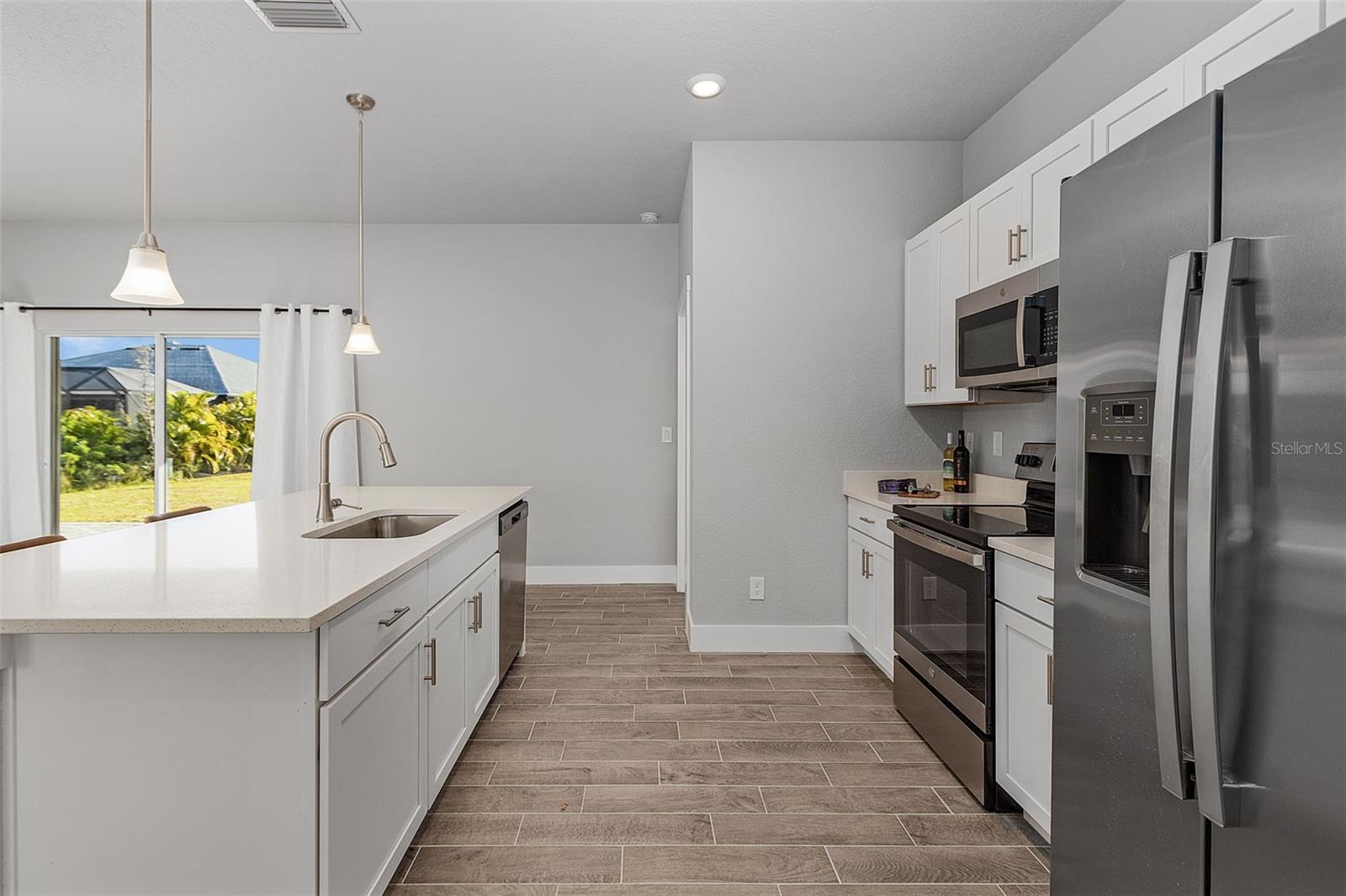 15681 LAKELAND CIR