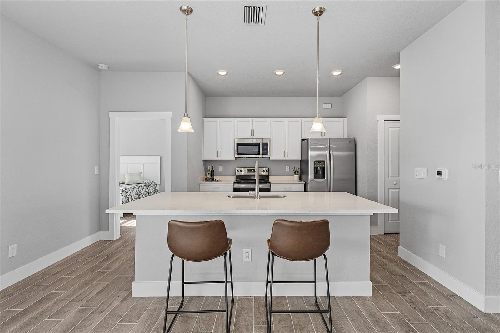 15681 LAKELAND CIR