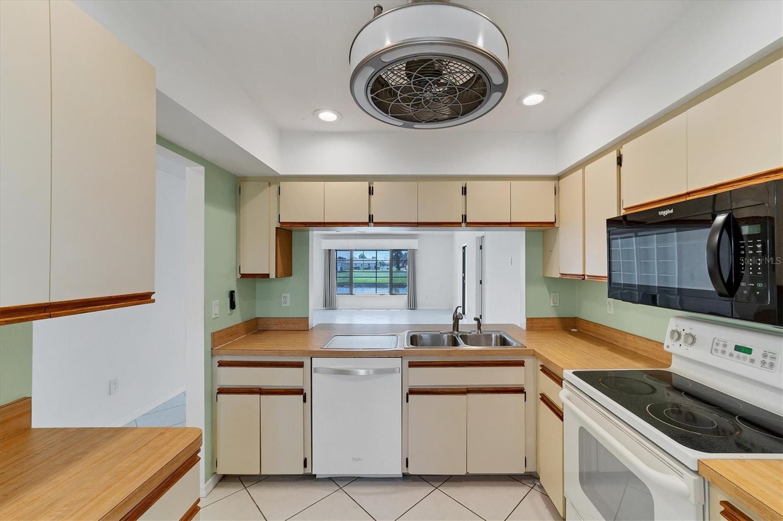 244 MARK TWAIN LN